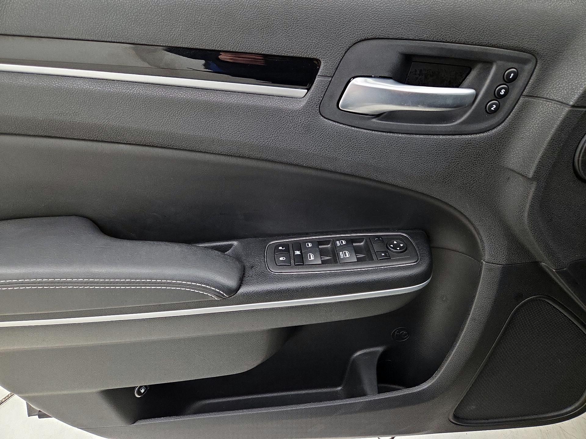 Thumbnail: 2023 Chrysler 300 - 12