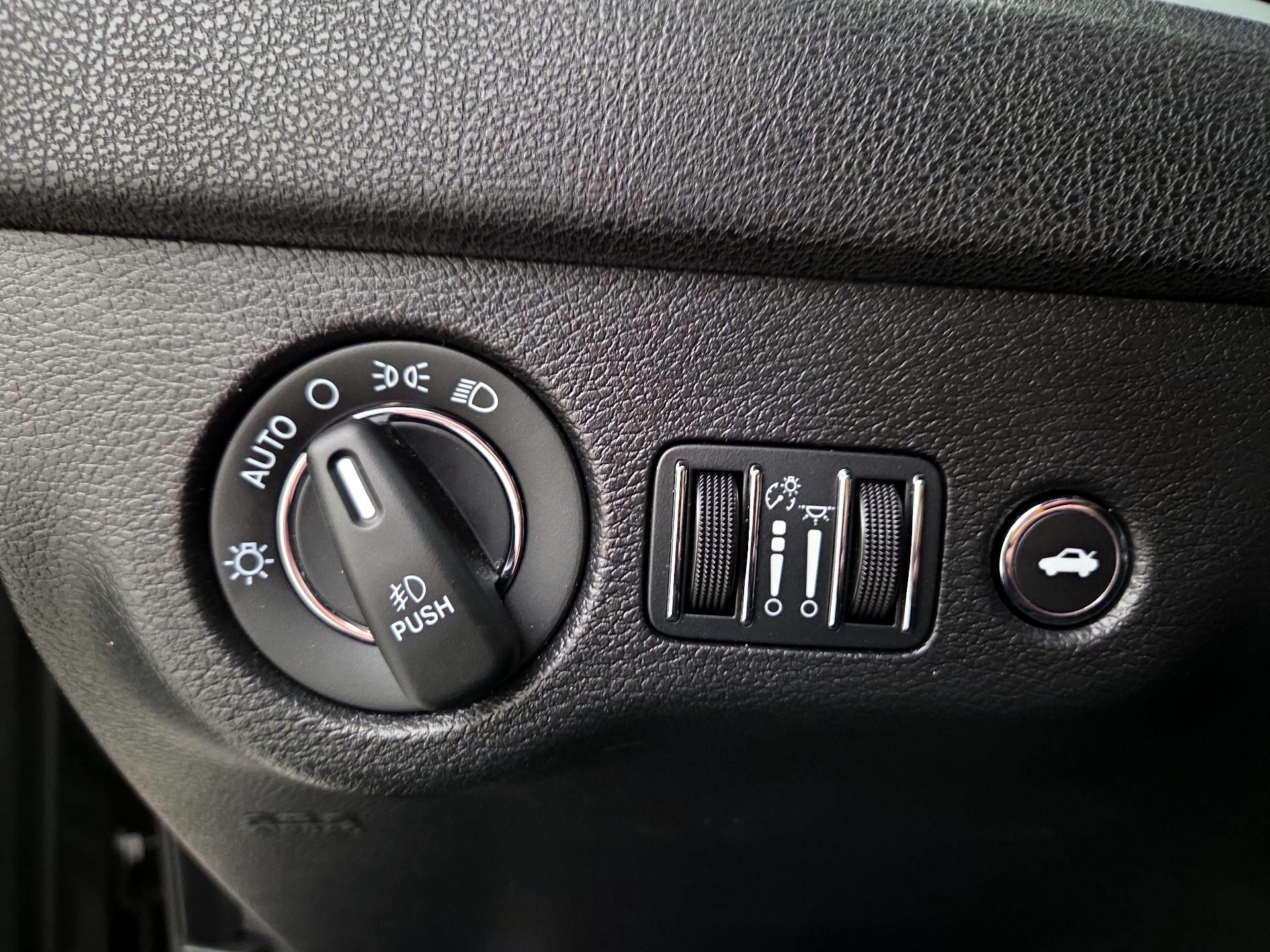 Thumbnail: 2023 Chrysler 300 - 13