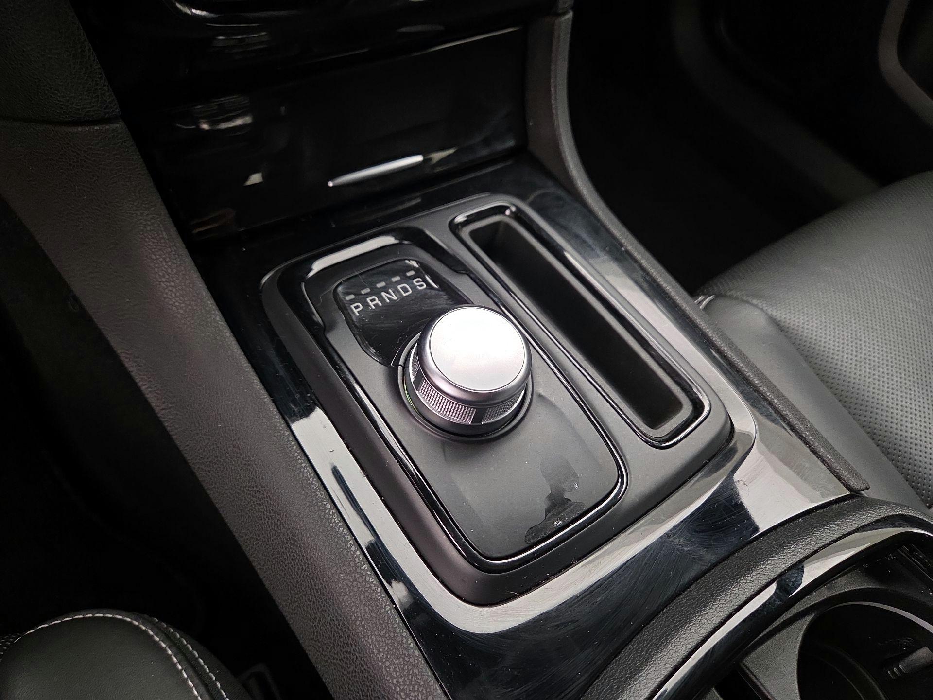 Thumbnail: 2023 Chrysler 300 - 17