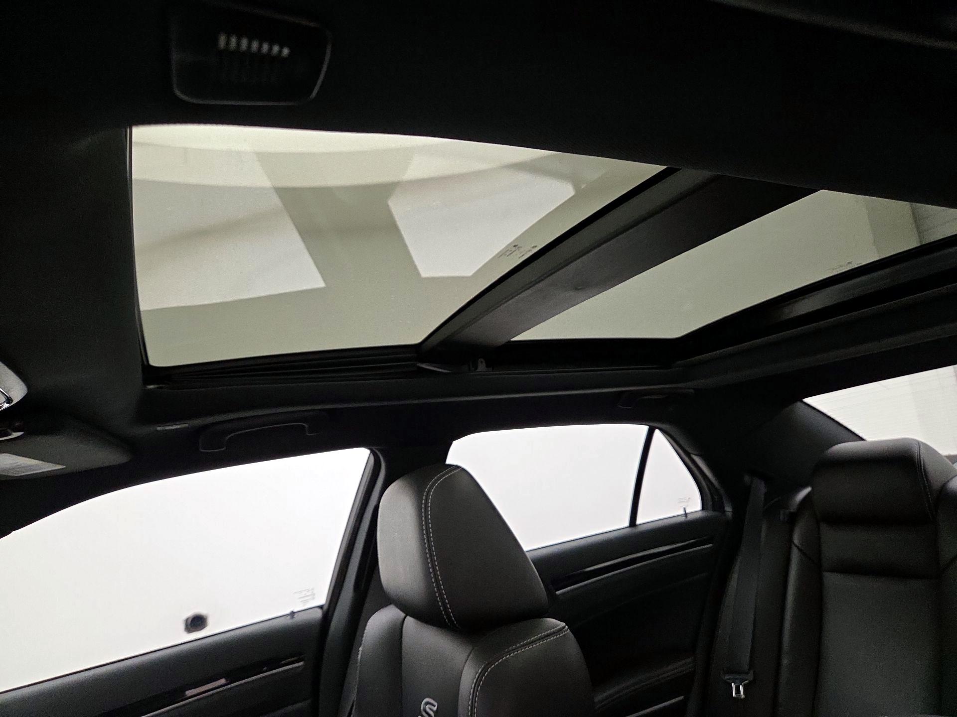 Thumbnail: 2023 Chrysler 300 - 18