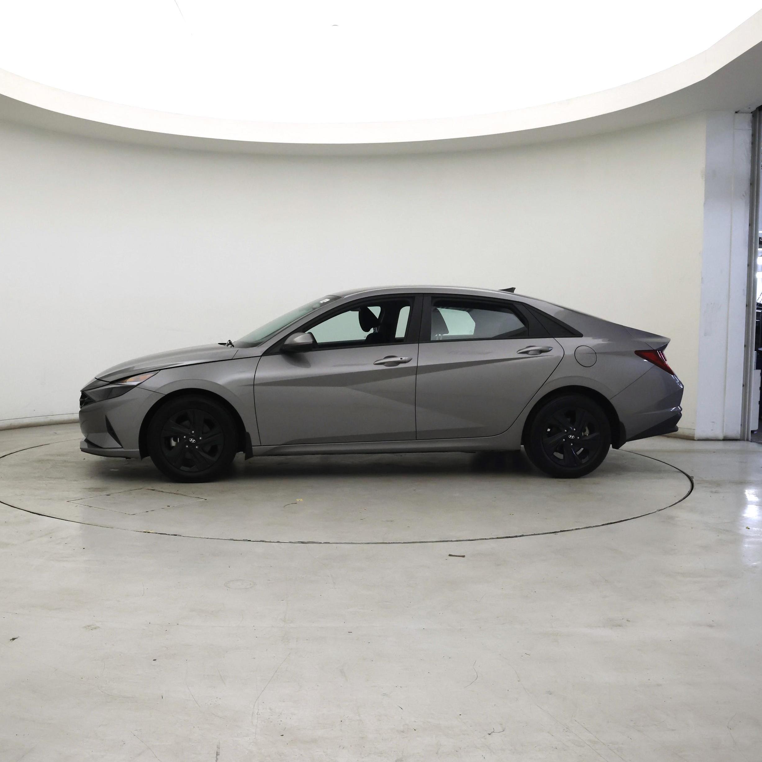 Thumbnail: 2023 Hyundai Elantra - 3