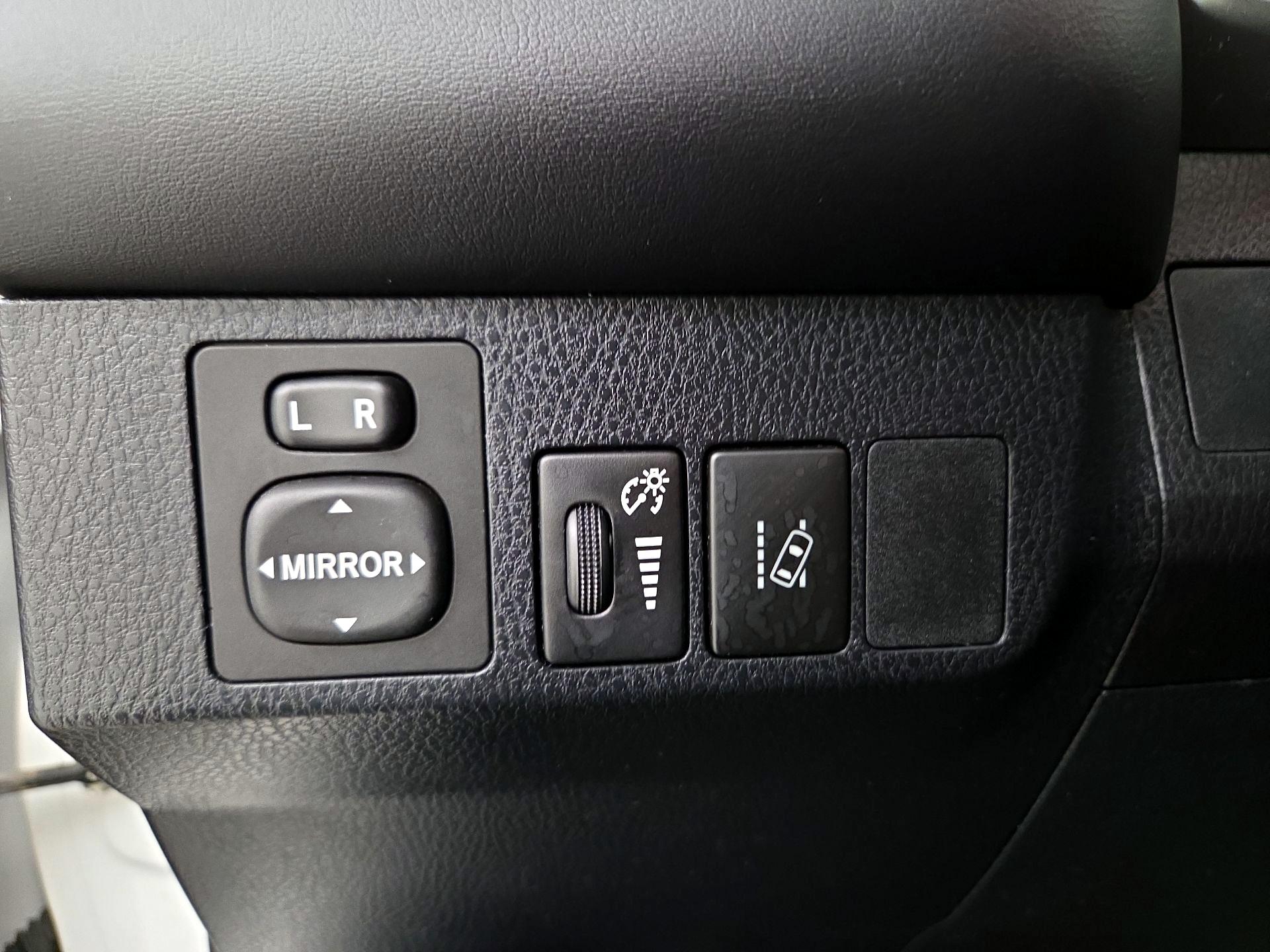 Thumbnail: 2018 Toyota RAV4 - 13
