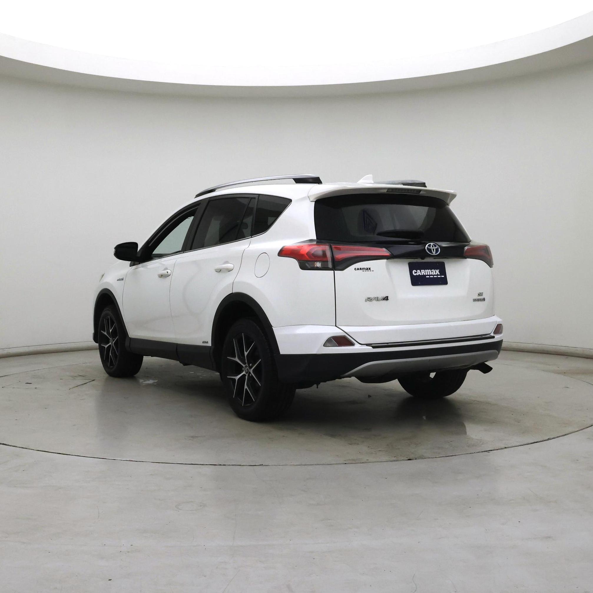 Thumbnail: 2018 Toyota RAV4 - 2