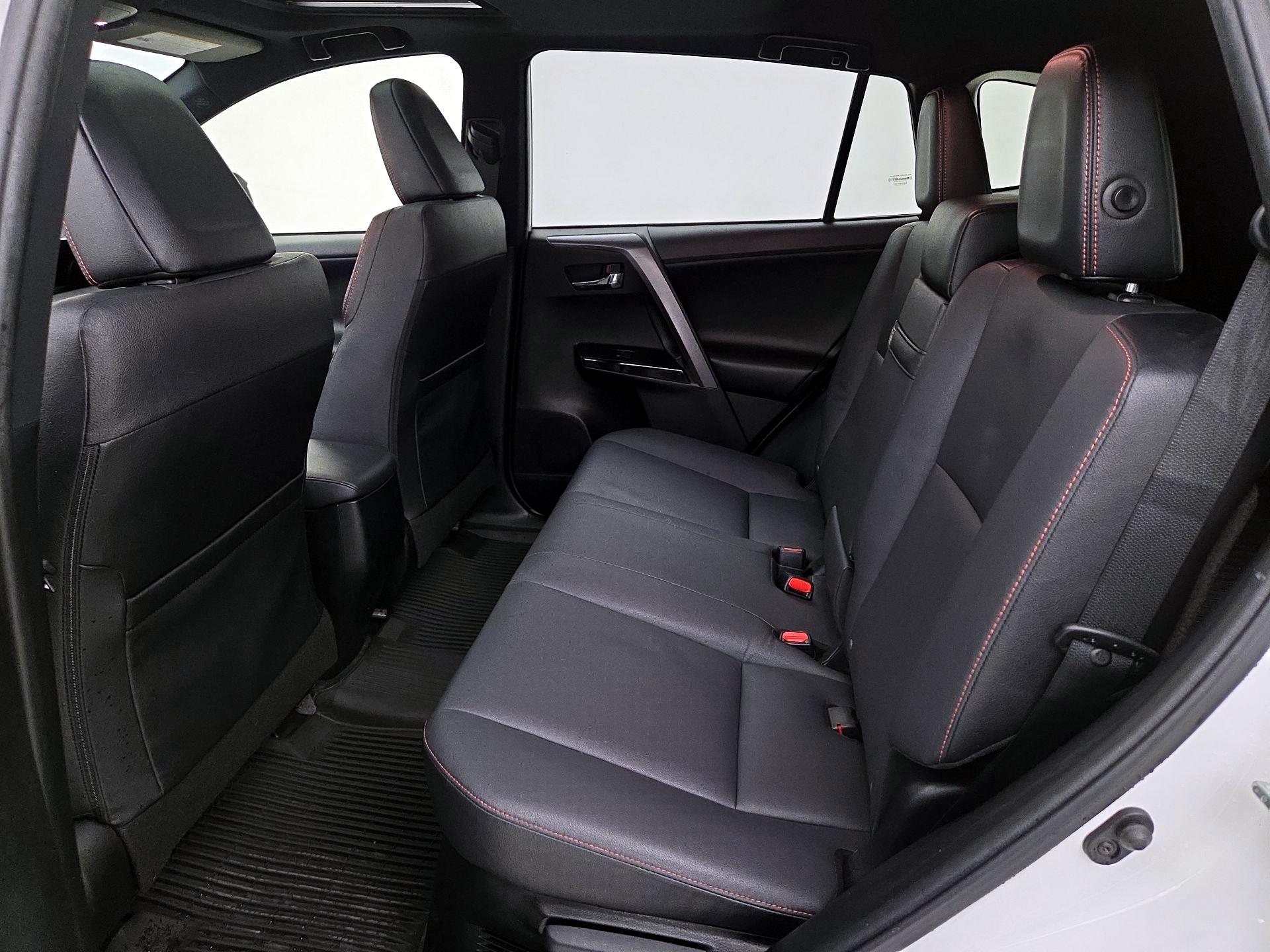 Thumbnail: 2018 Toyota RAV4 - 20