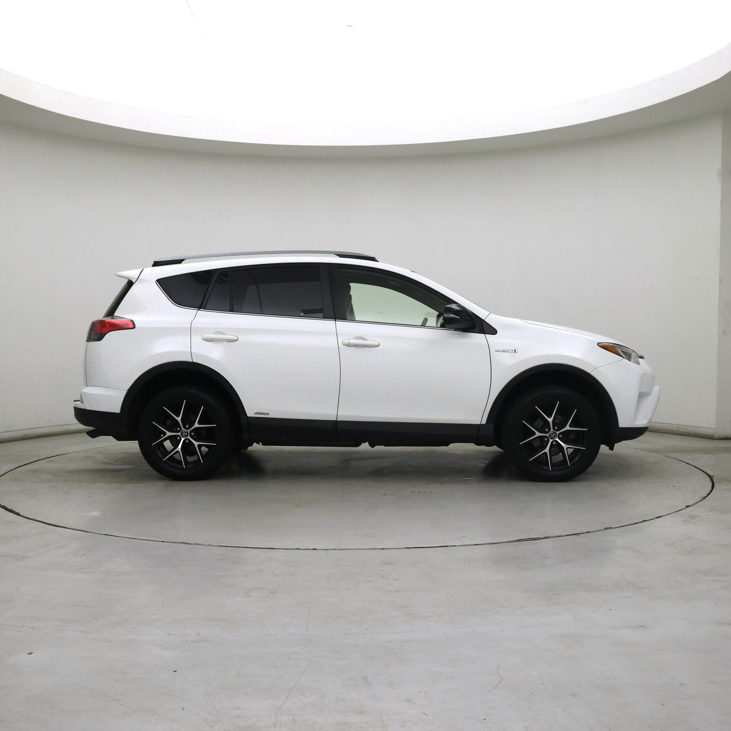 Thumbnail: 2018 Toyota RAV4 - 7