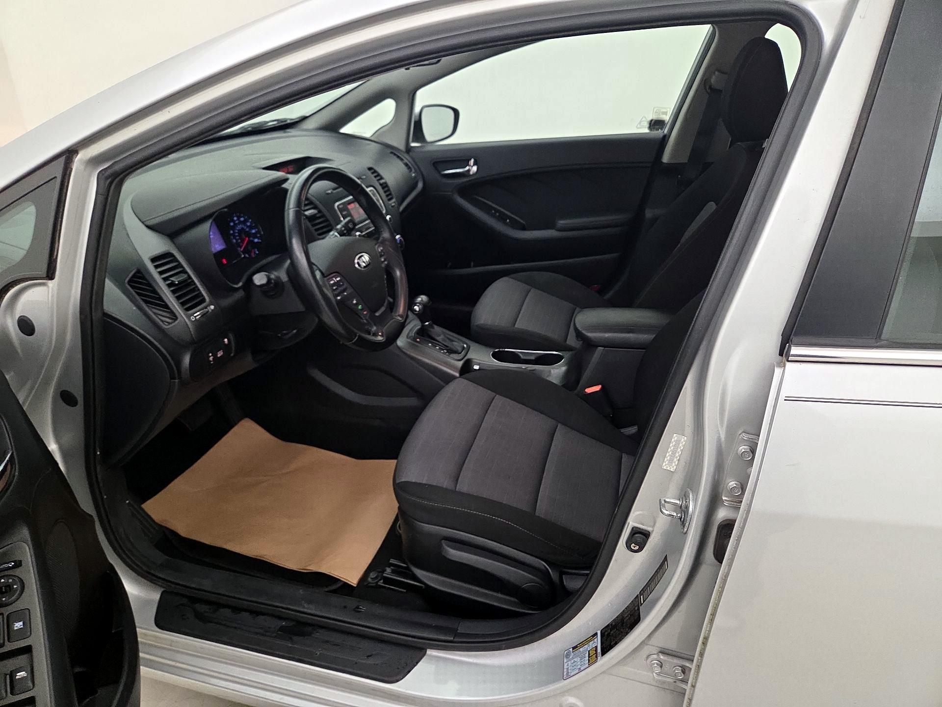 Thumbnail: 2015 Kia Forte - 11