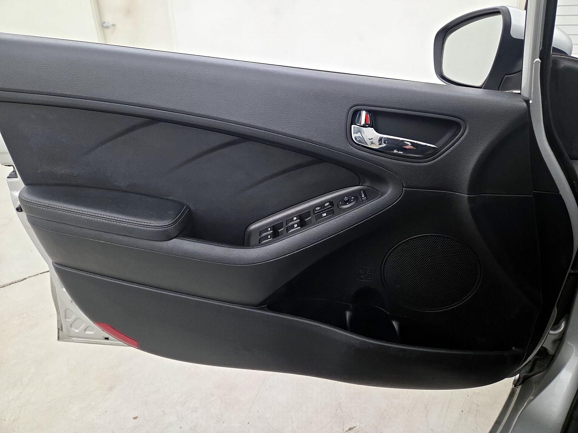 Thumbnail: 2015 Kia Forte - 12