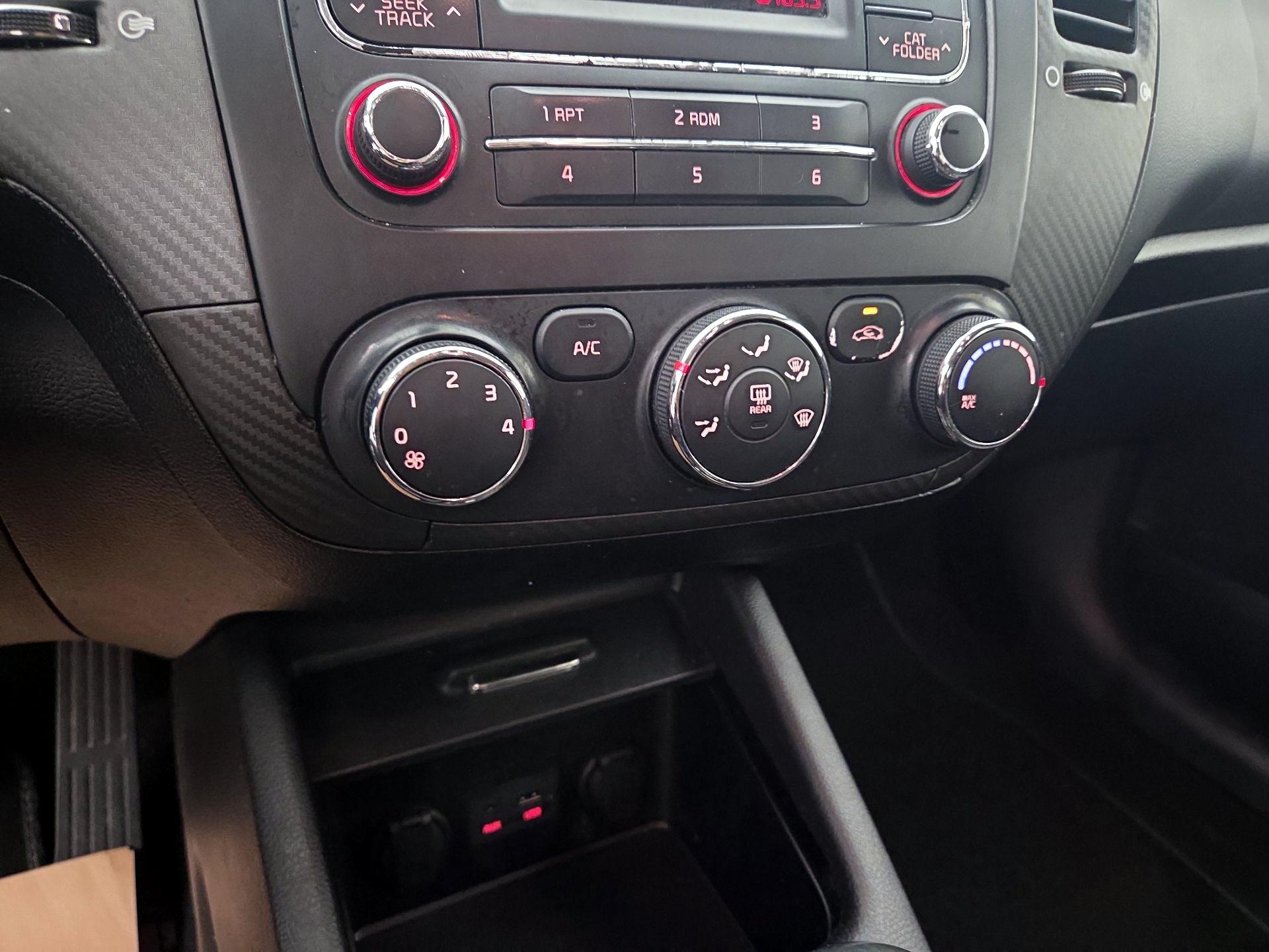 Thumbnail: 2015 Kia Forte - 15