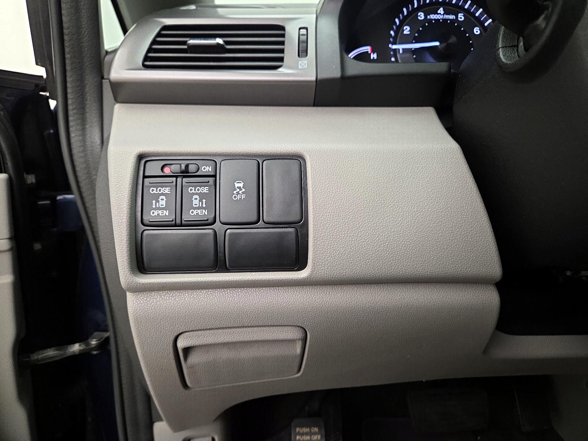 Thumbnail: 2015 Honda Odyssey - 13
