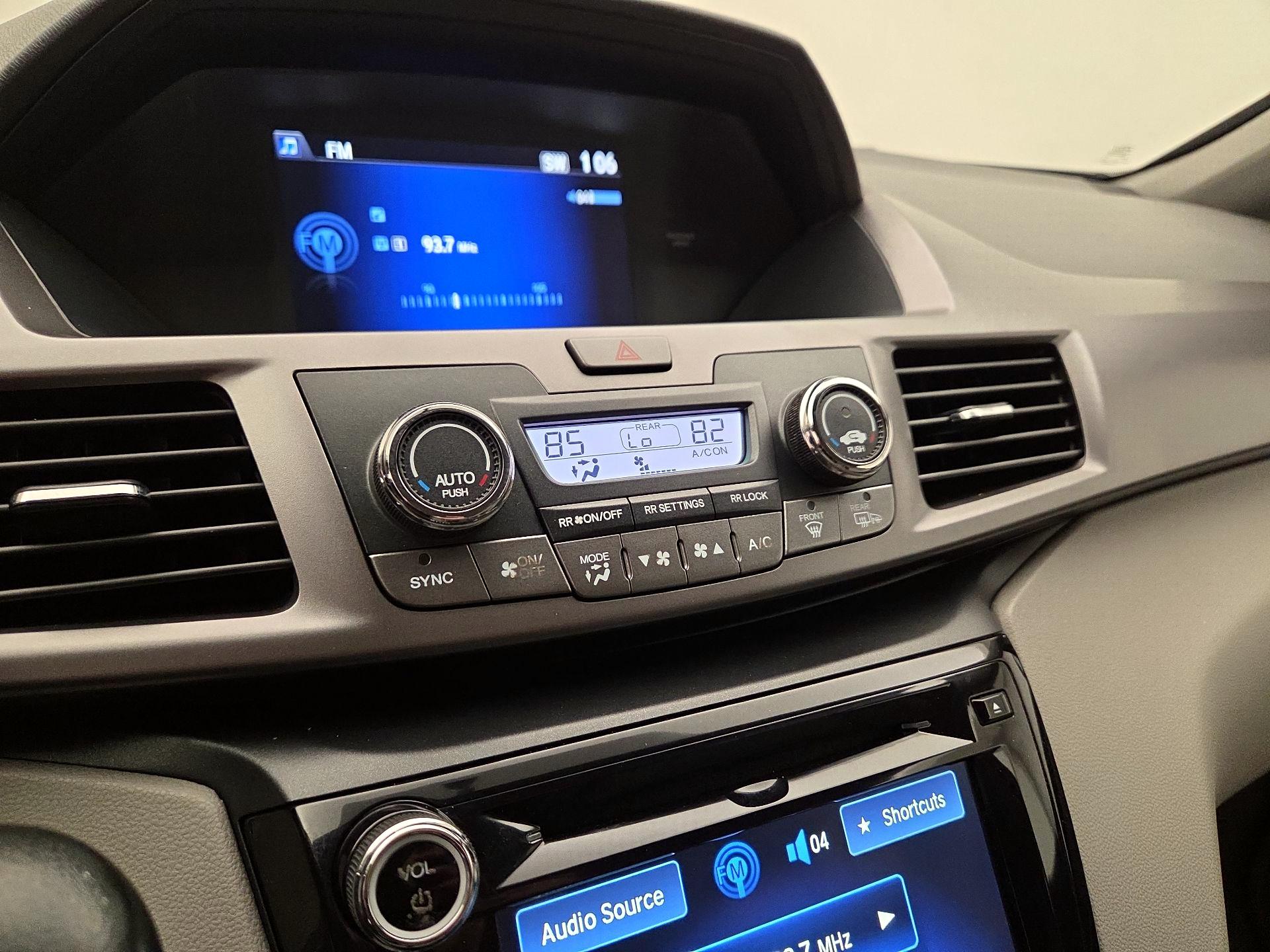 Thumbnail: 2015 Honda Odyssey - 16