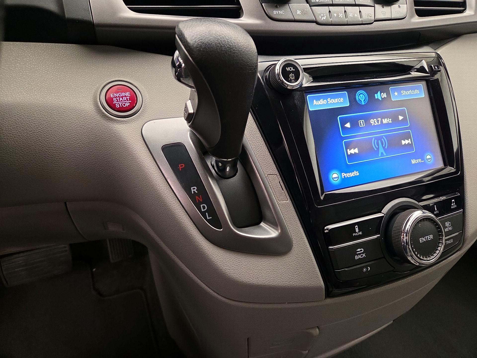 Thumbnail: 2015 Honda Odyssey - 17