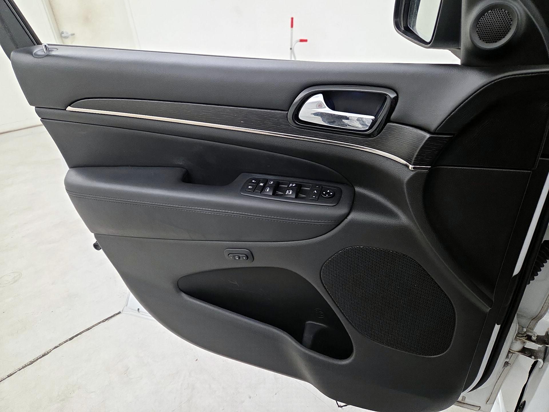 Thumbnail: 2019 Jeep Grand Cherokee - 12