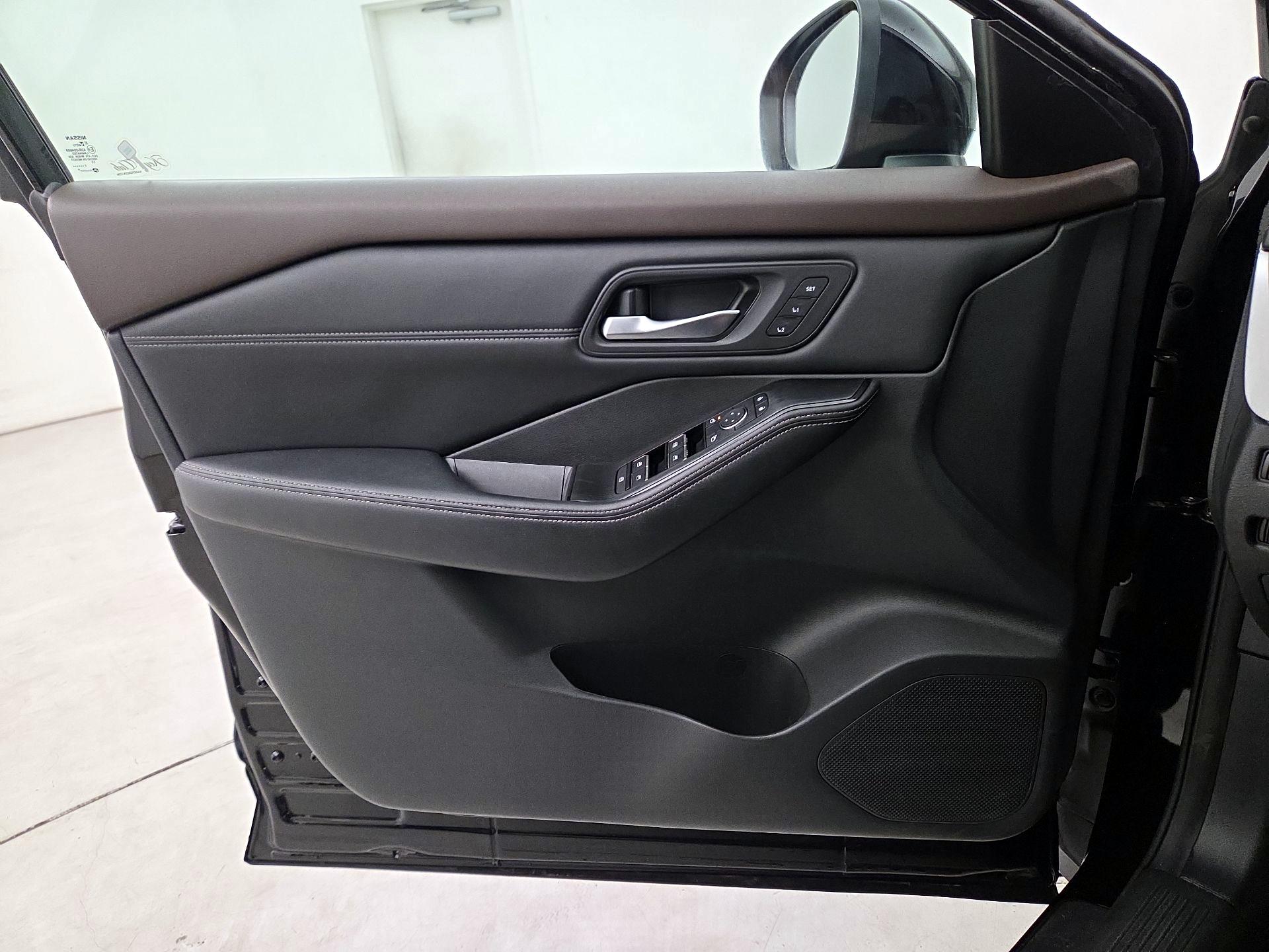 Thumbnail: 2023 Nissan Rogue - 12