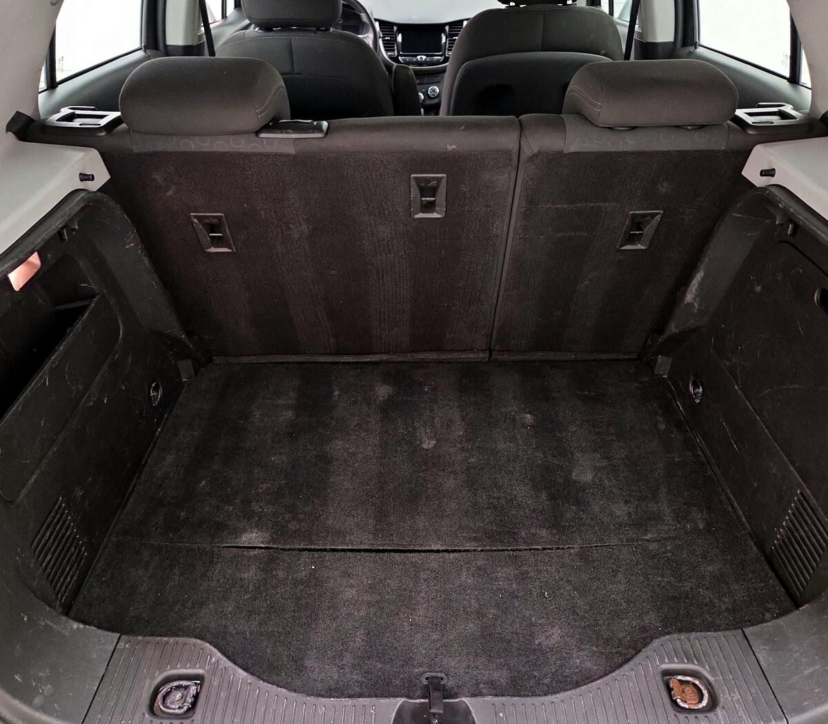 Trunk/Cargo (Seats Up)