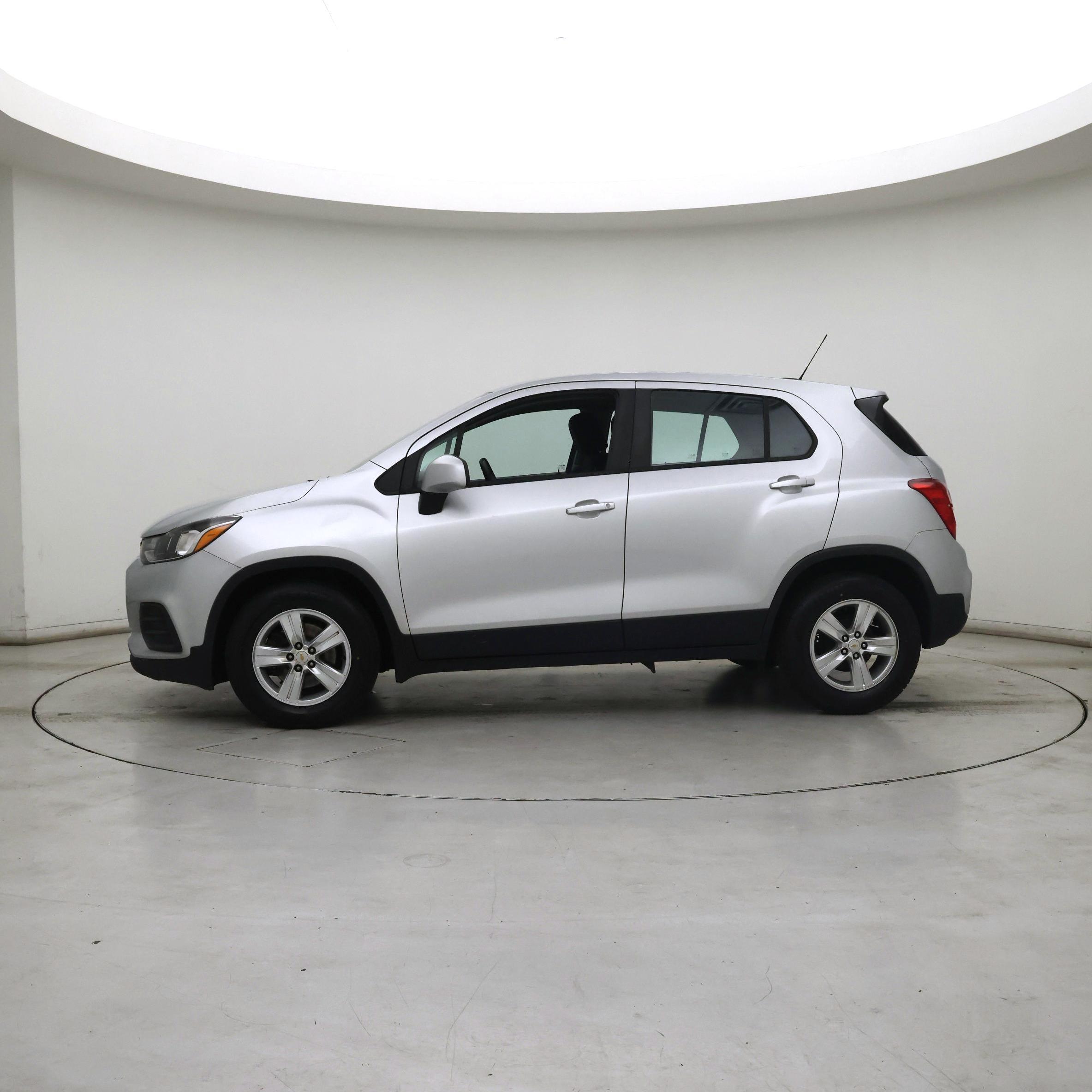 Thumbnail: 2020 Chevrolet Trax - 3