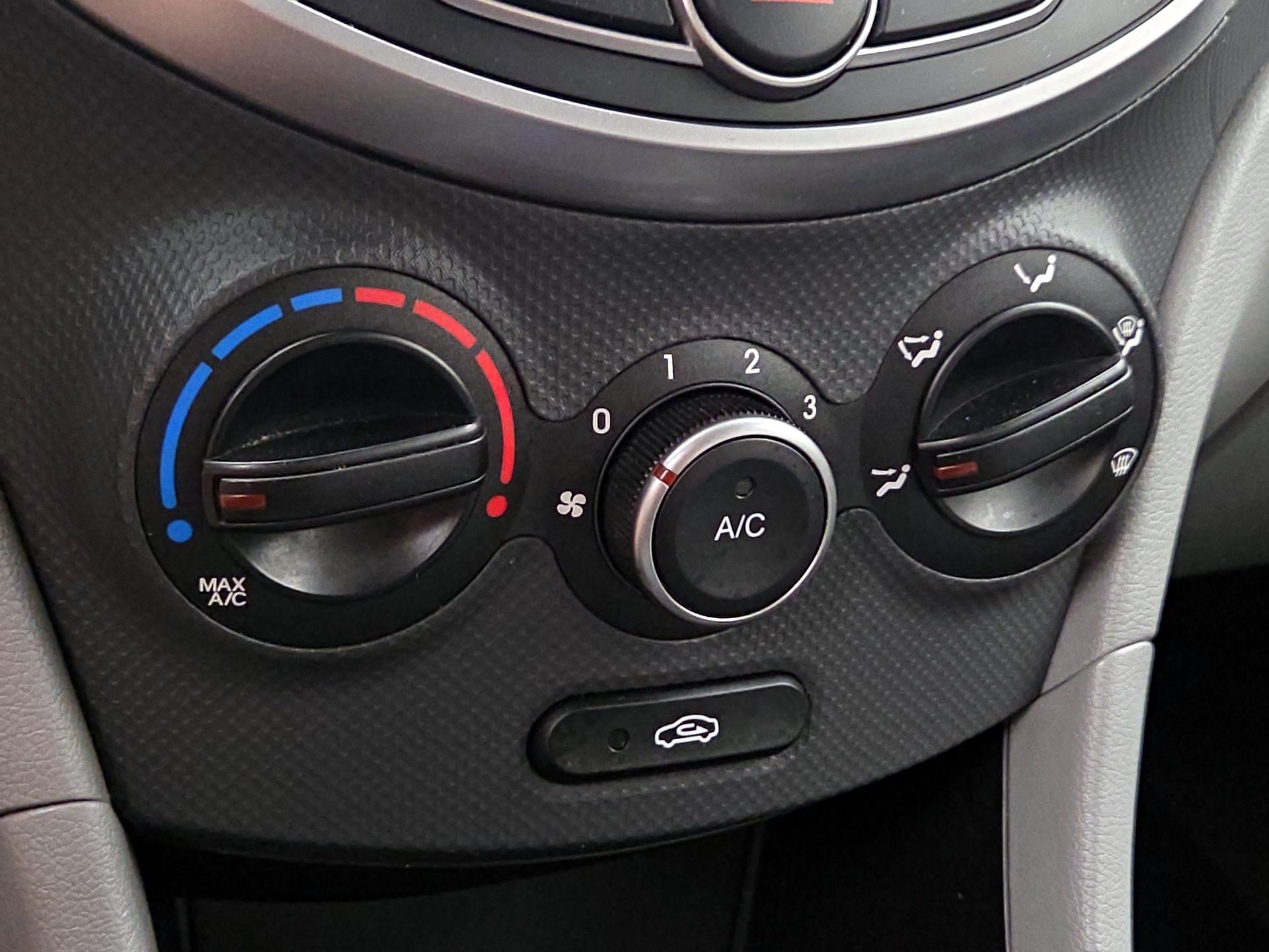 Thumbnail: 2017 Hyundai Accent - 15