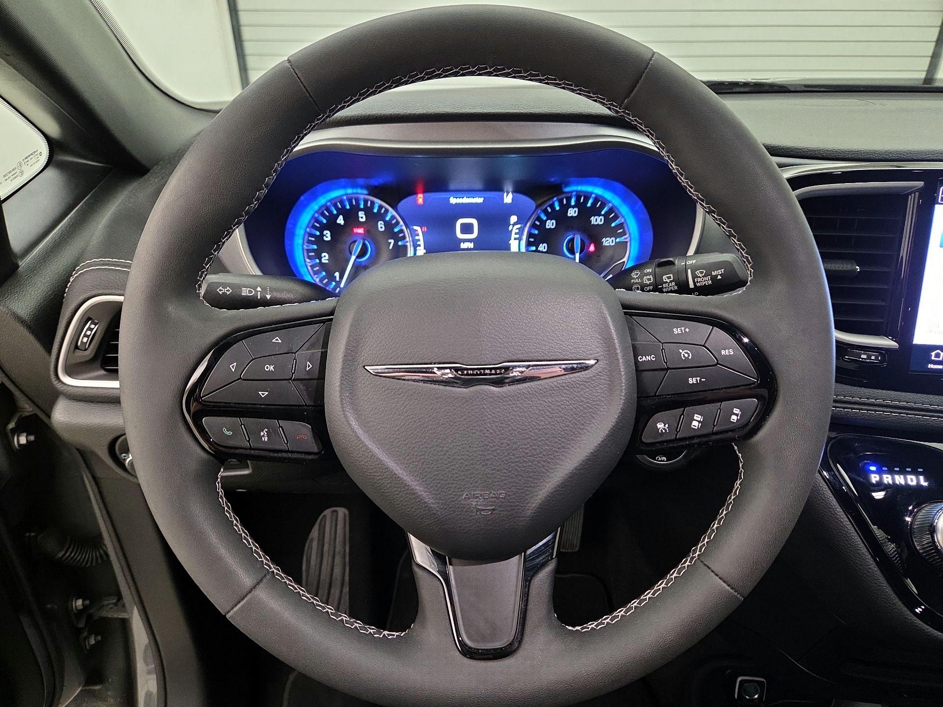 Thumbnail: 2023 Chrysler Pacifica - 10
