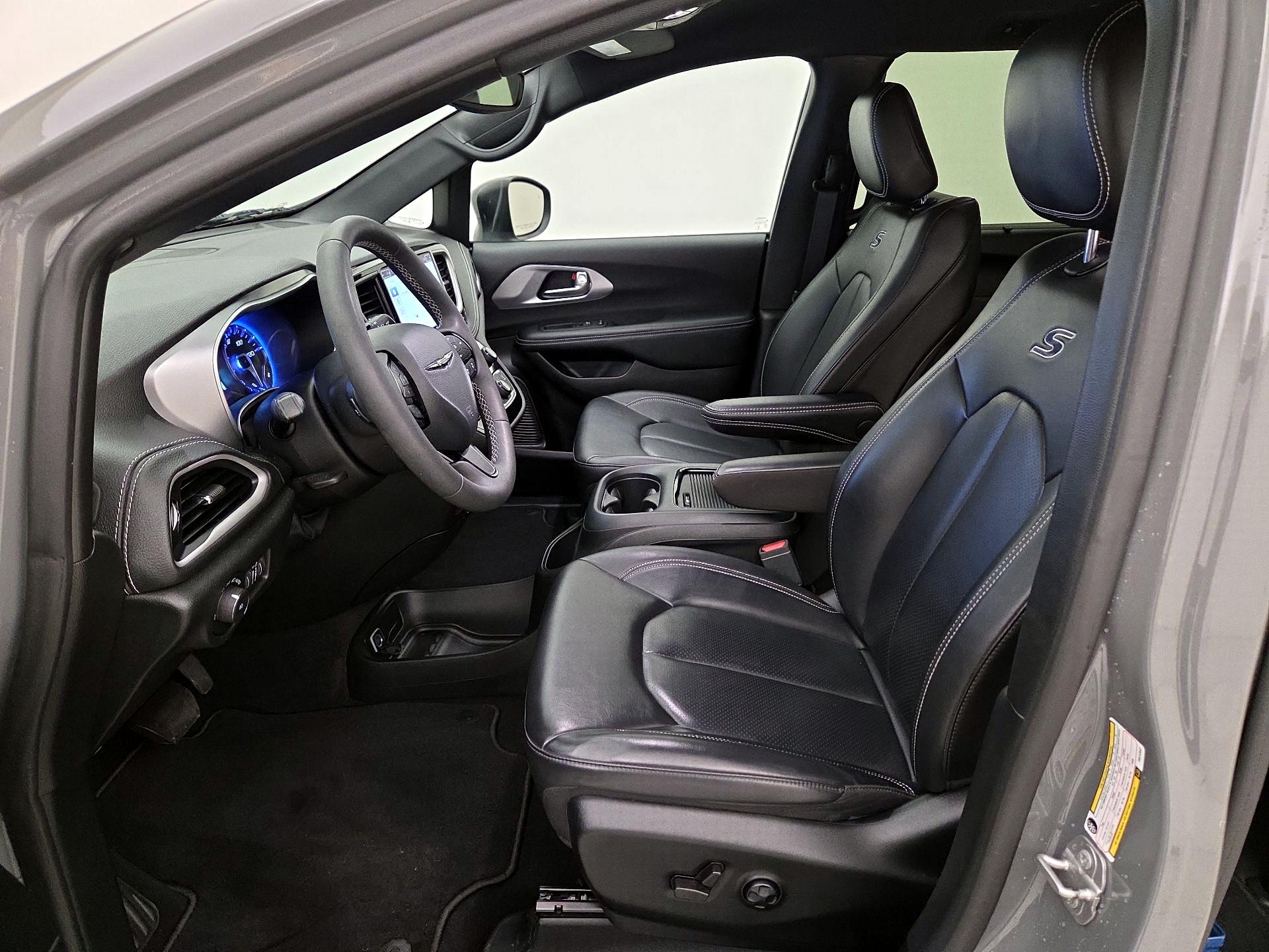 Thumbnail: 2023 Chrysler Pacifica - 11
