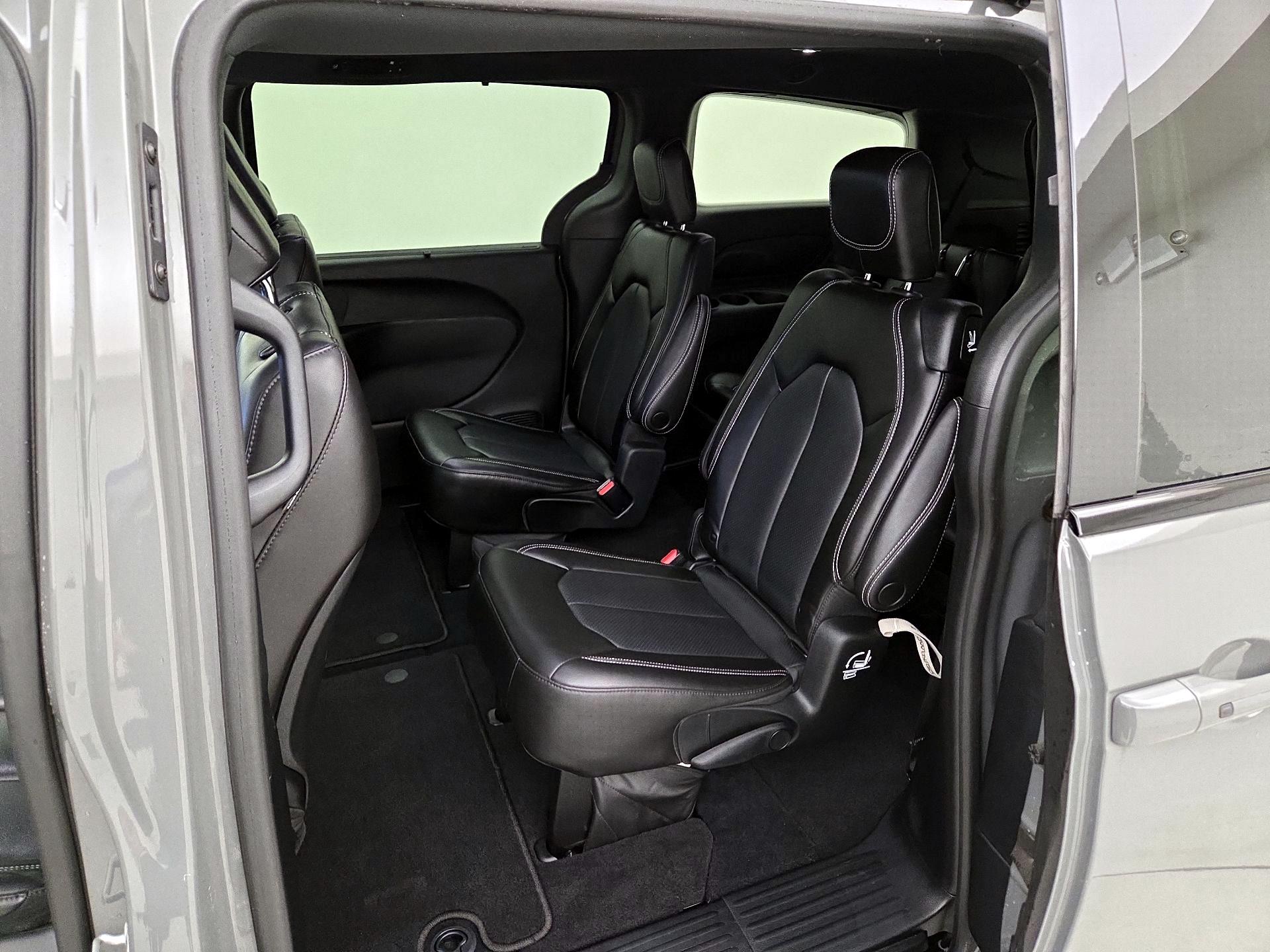 Thumbnail: 2023 Chrysler Pacifica - 18