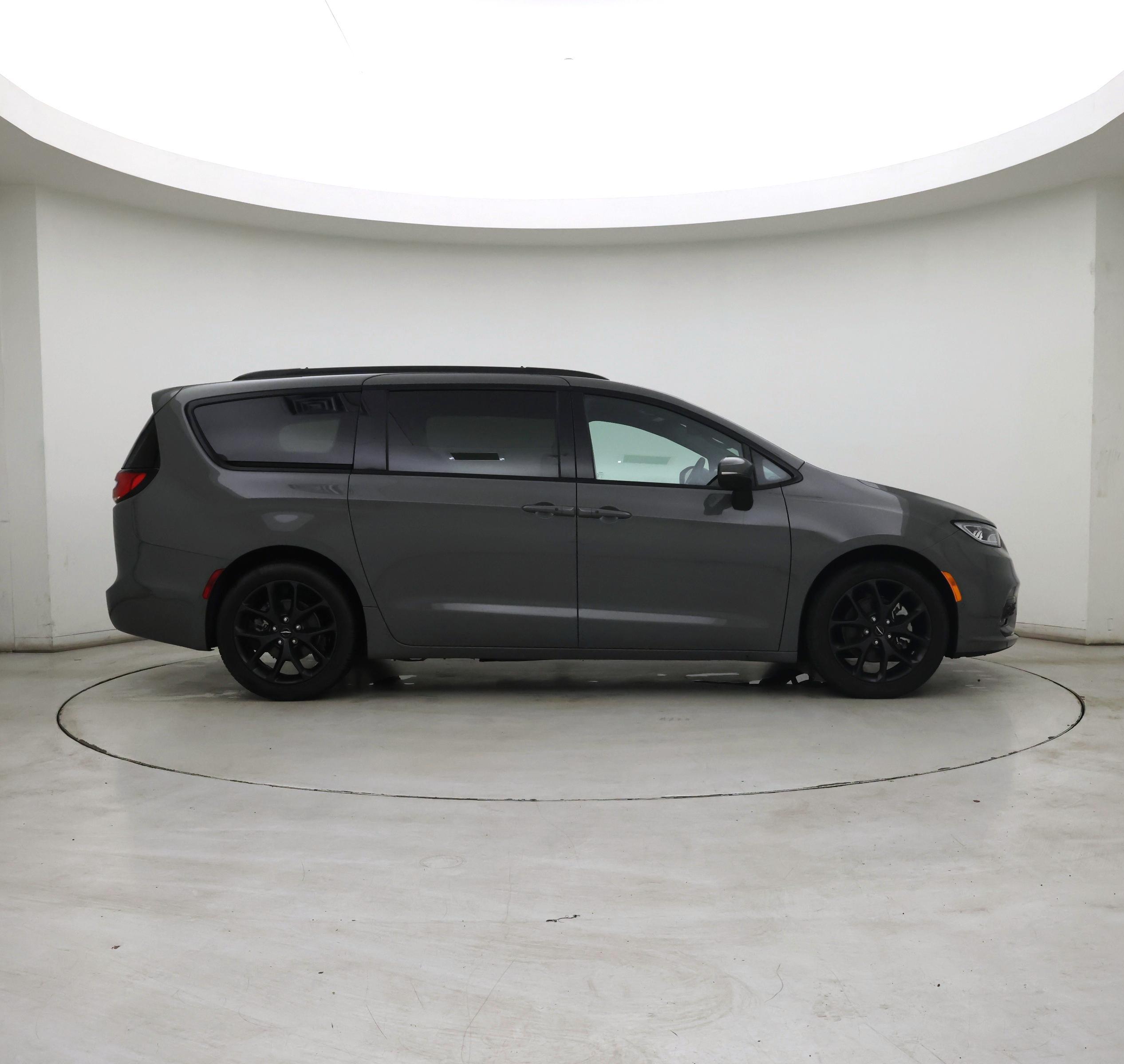 Thumbnail: 2023 Chrysler Pacifica - 7