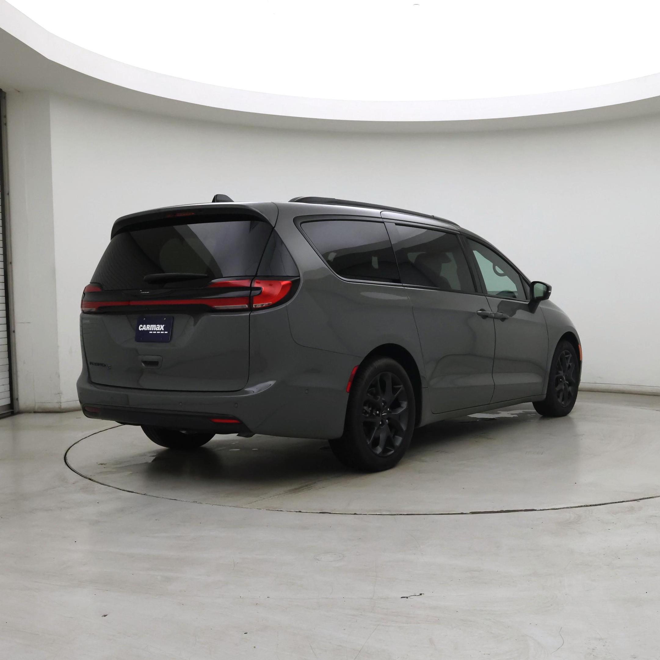 Thumbnail: 2023 Chrysler Pacifica - 8