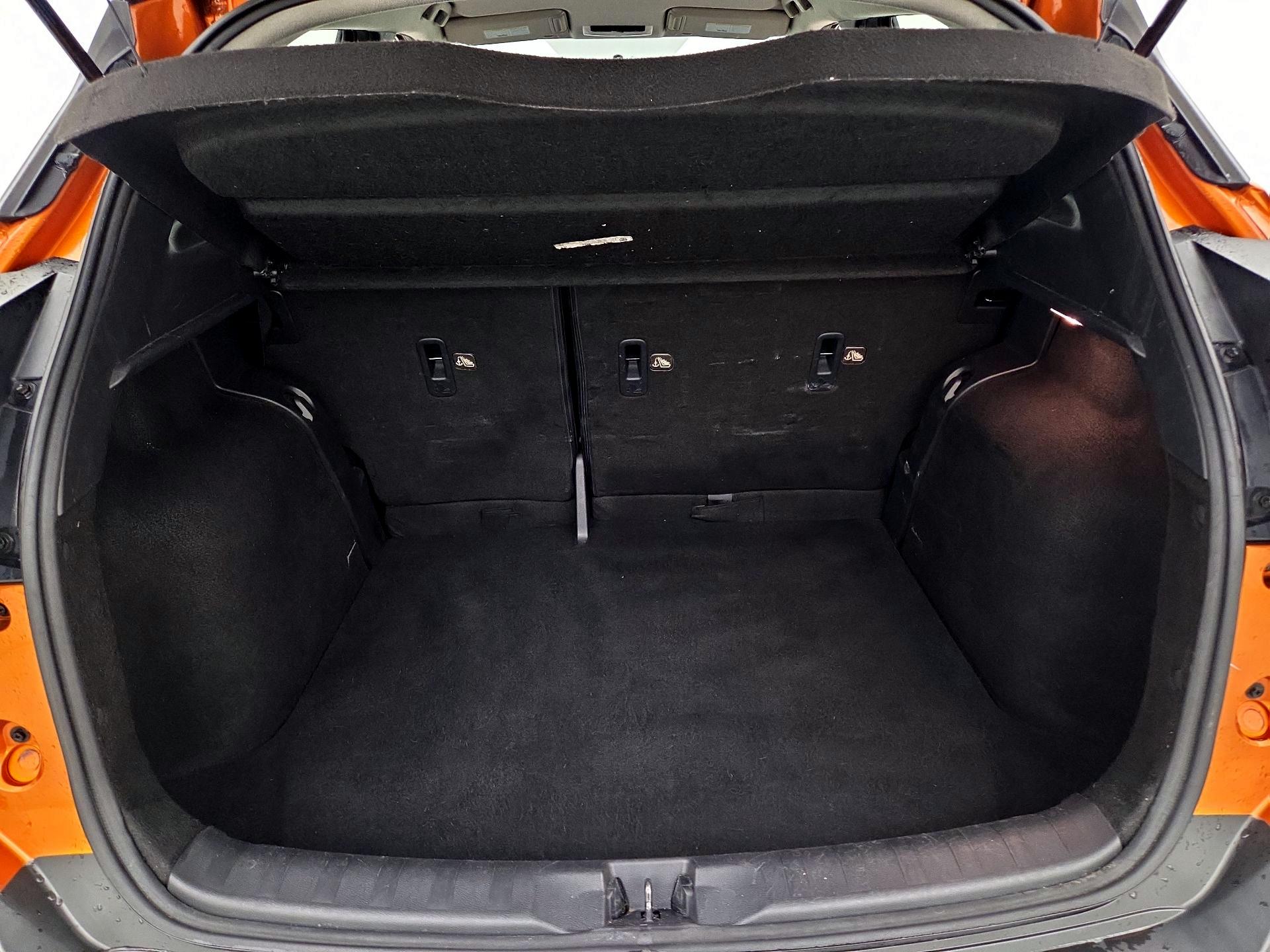 Thumbnail: 2019 Nissan Kicks - 19