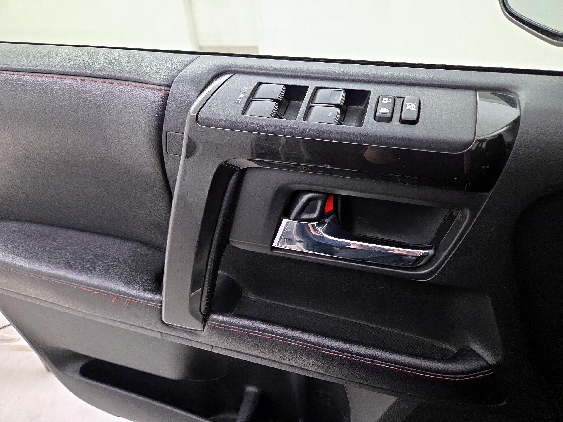 Thumbnail: 2018 Toyota 4Runner - 12