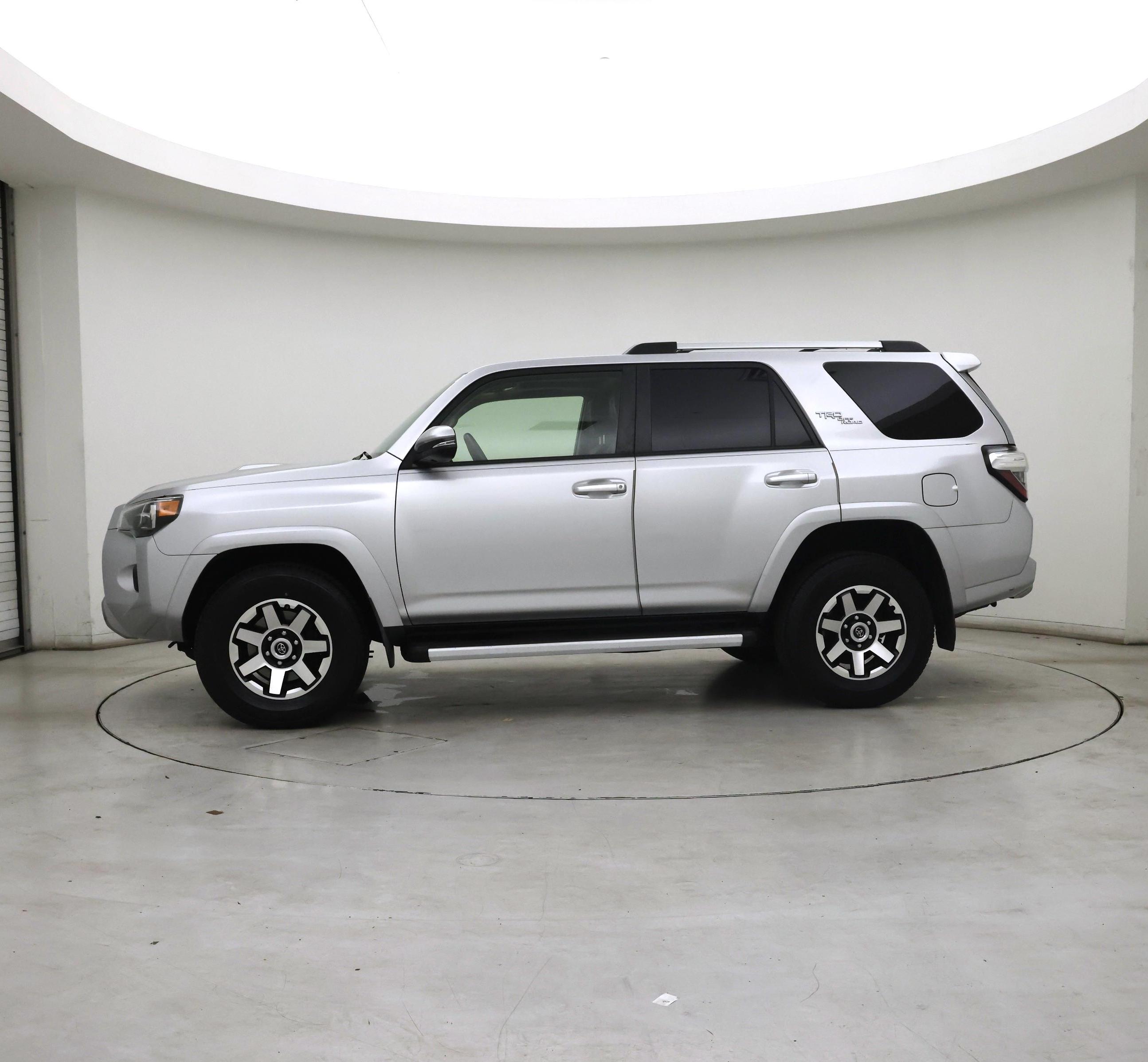 Thumbnail: 2018 Toyota 4Runner - 3