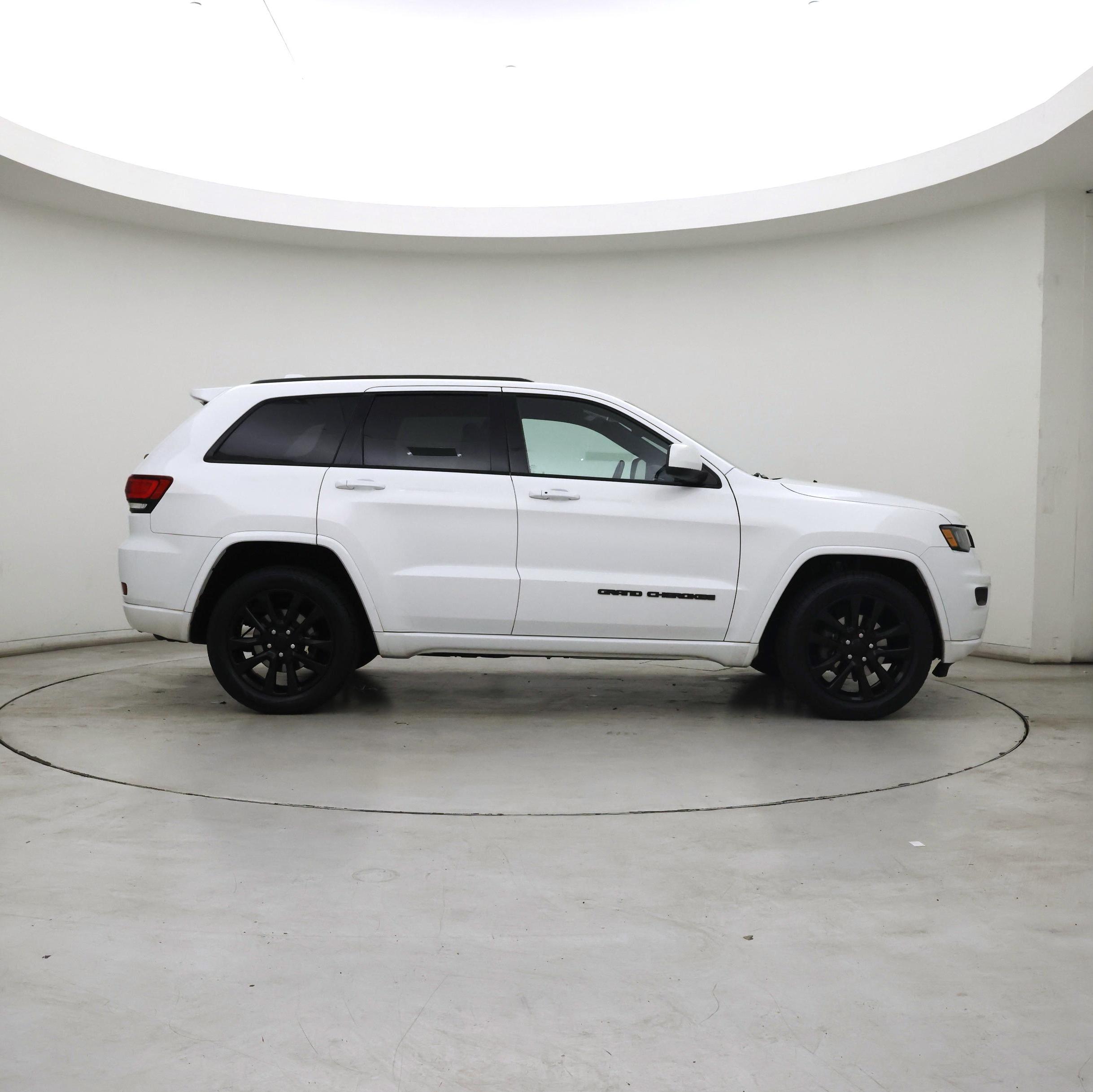 Thumbnail: 2018 Jeep Grand Cherokee - 7