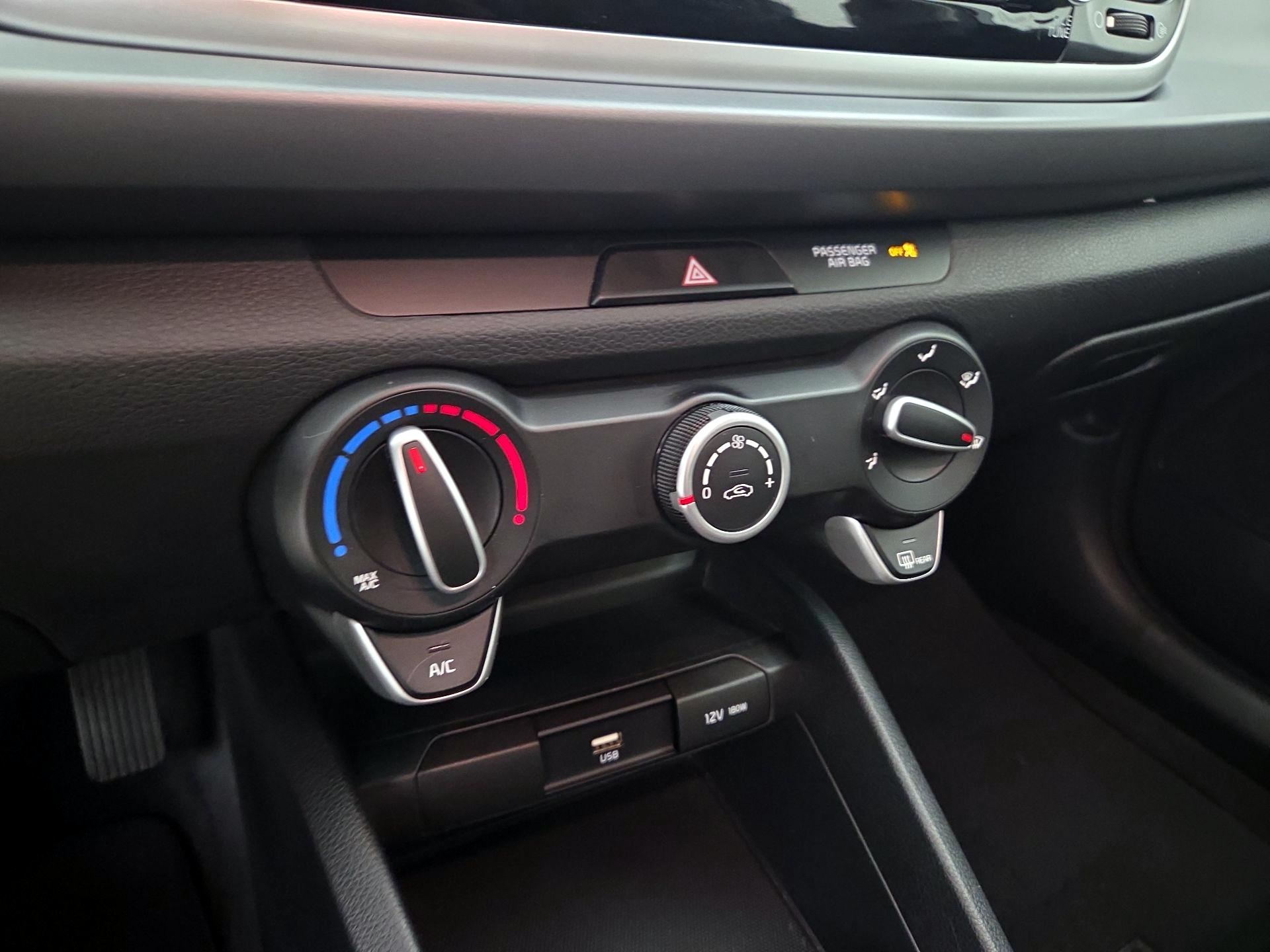 Thumbnail: 2021 Kia Rio - 16