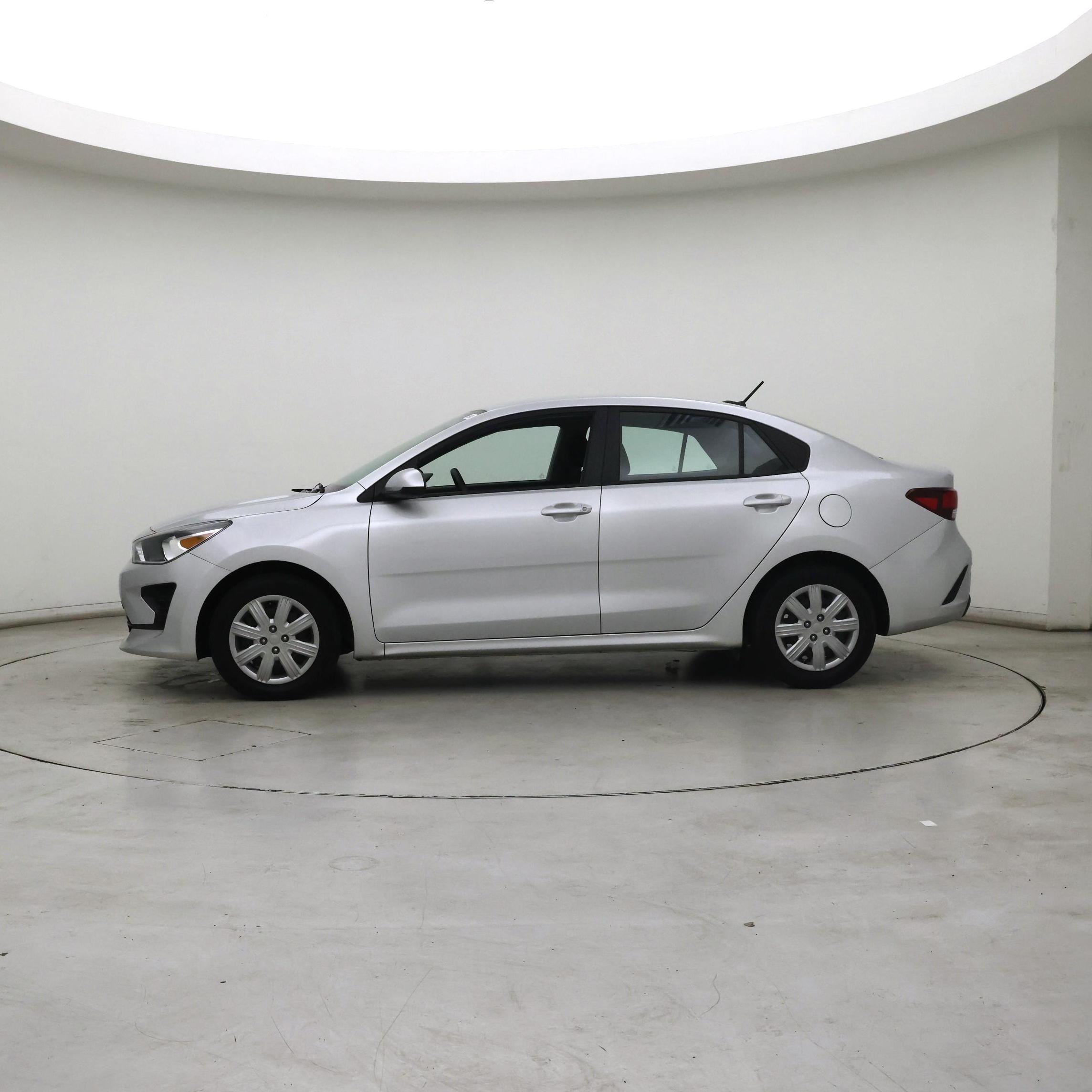 Thumbnail: 2021 Kia Rio - 3