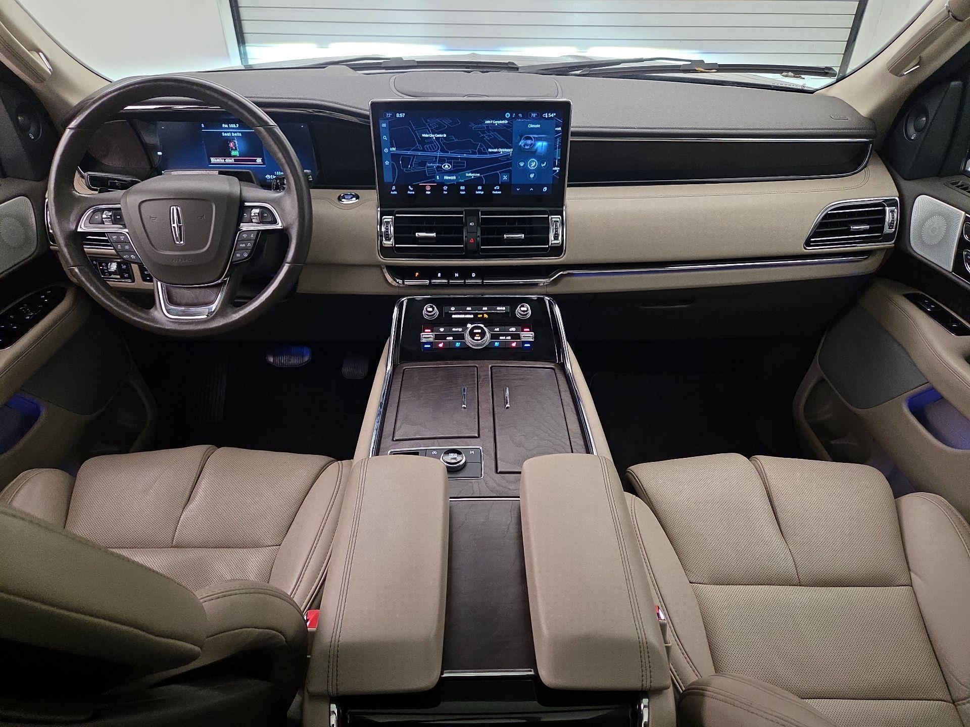 Thumbnail: 2022 Lincoln Navigator L - 9