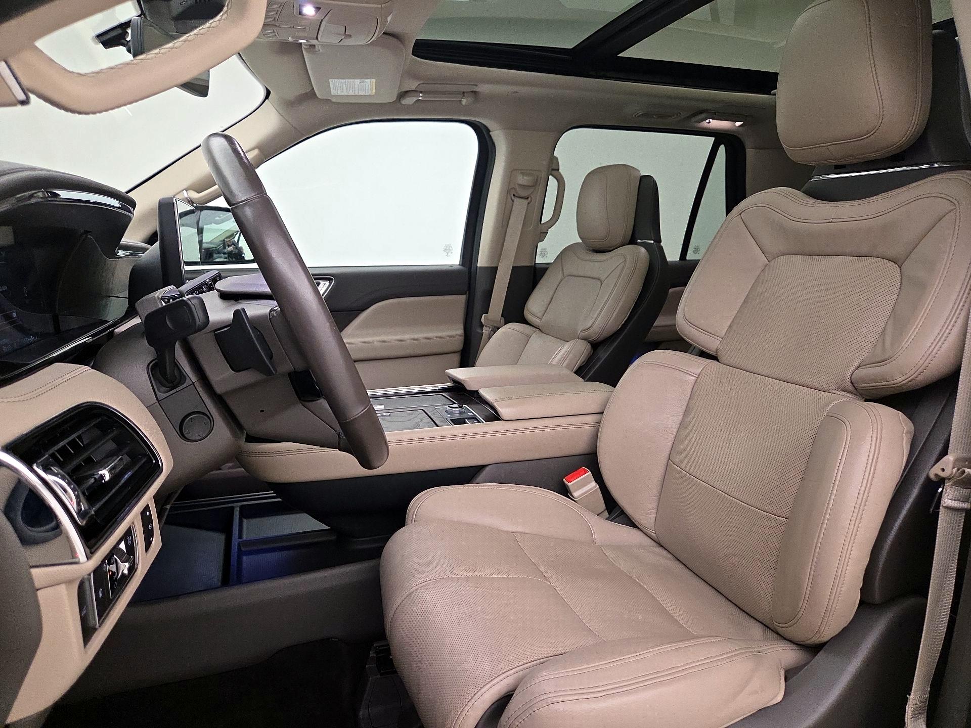 Thumbnail: 2022 Lincoln Navigator L - 11