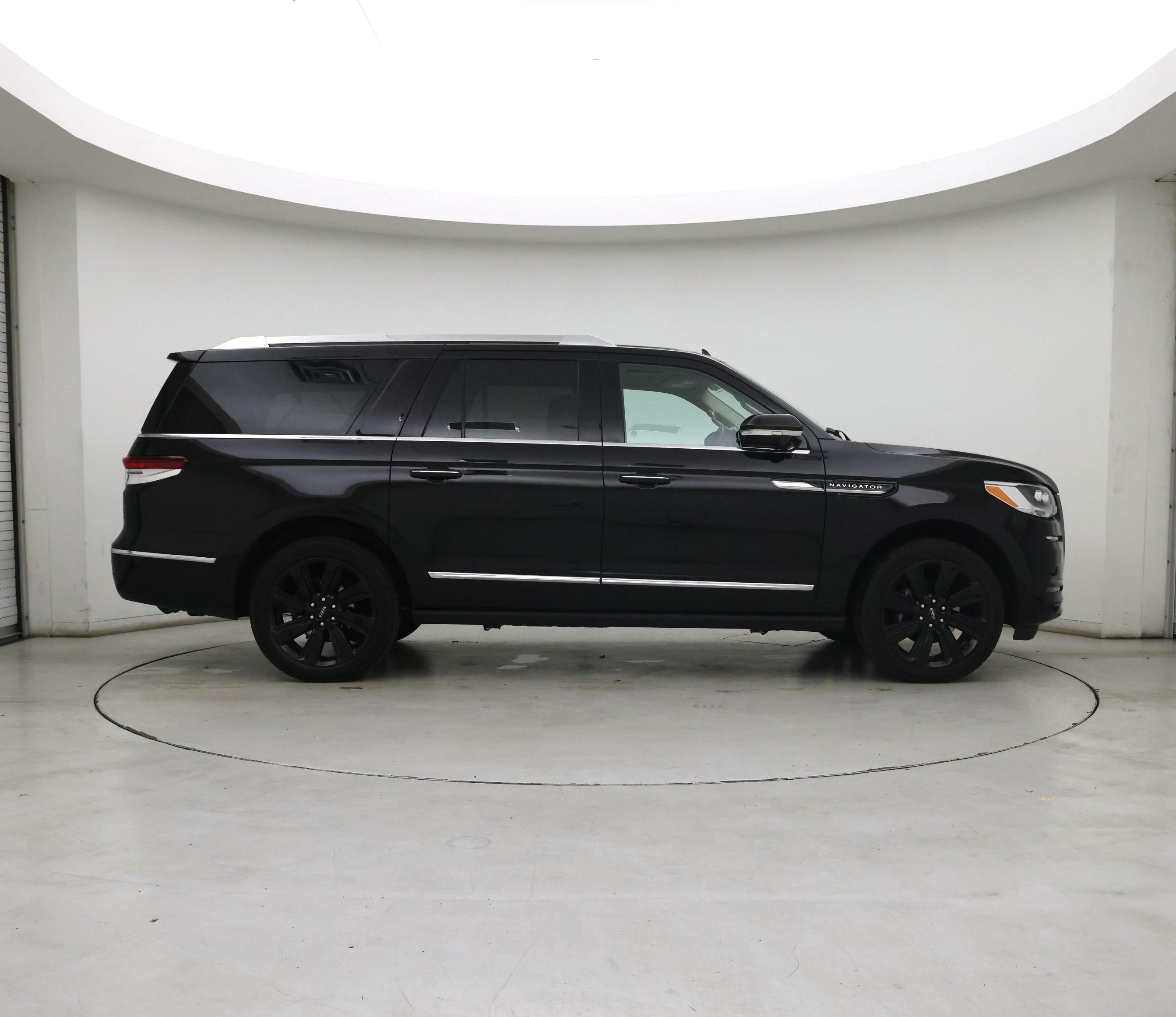 Thumbnail: 2022 Lincoln Navigator L - 7
