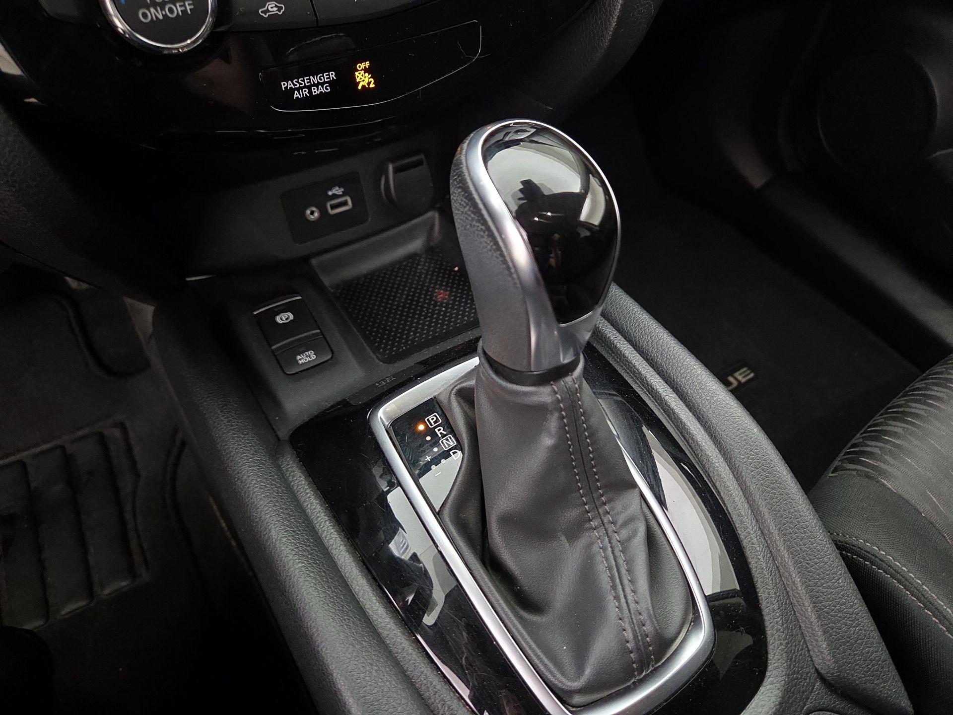 Thumbnail: 2019 Nissan Rogue - 16