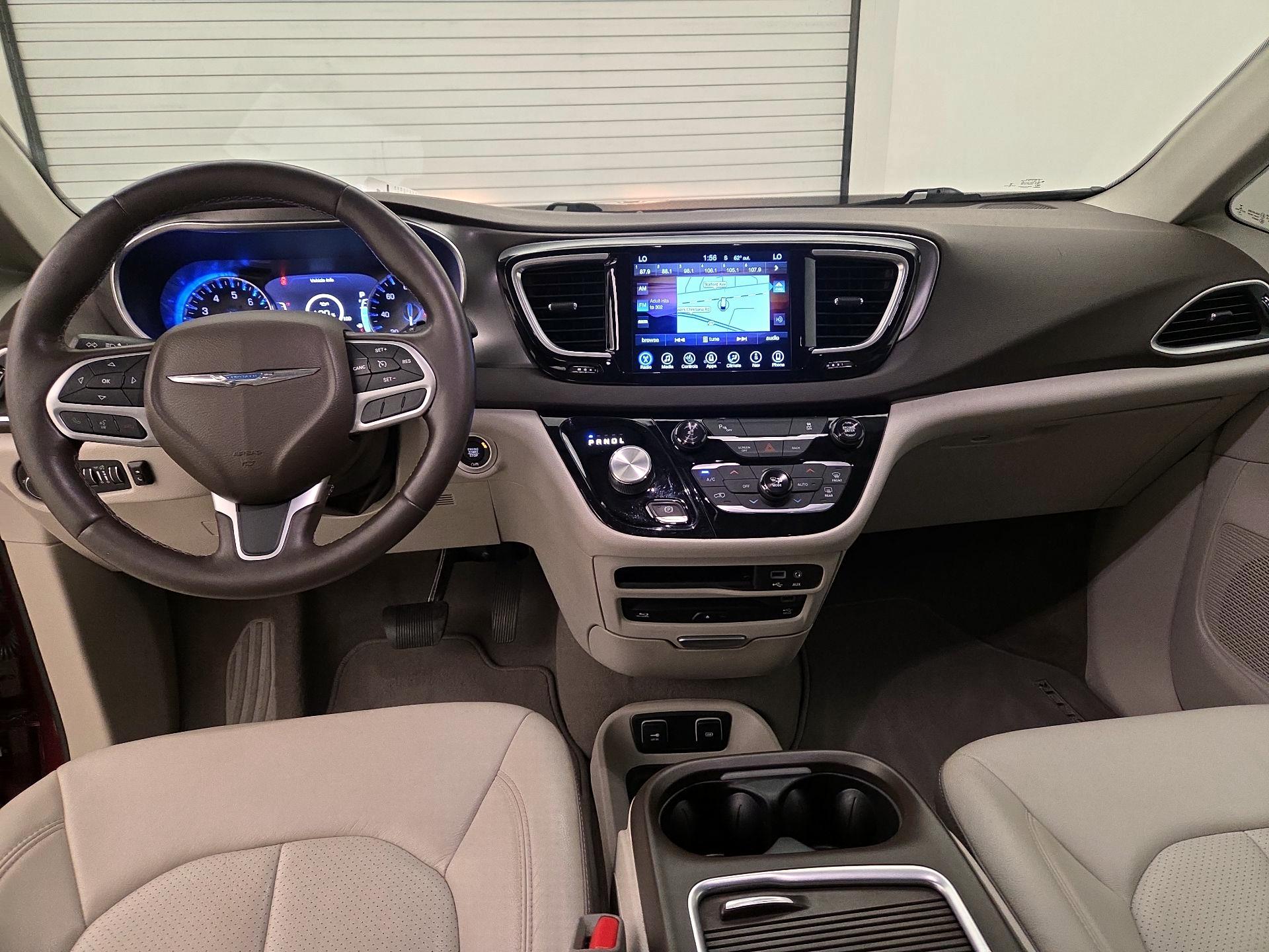 Thumbnail: 2017 Chrysler Pacifica - 9