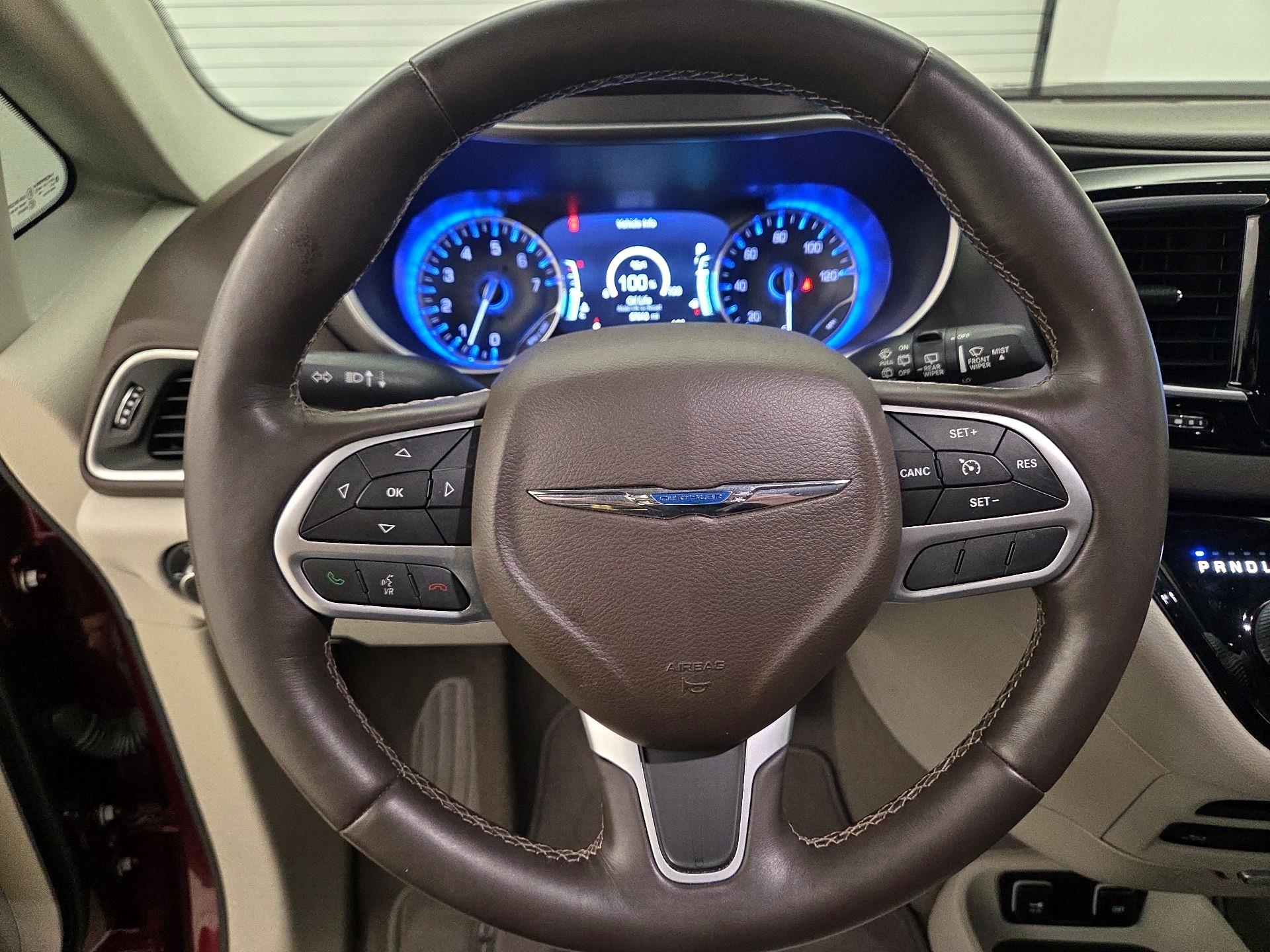 Thumbnail: 2017 Chrysler Pacifica - 10