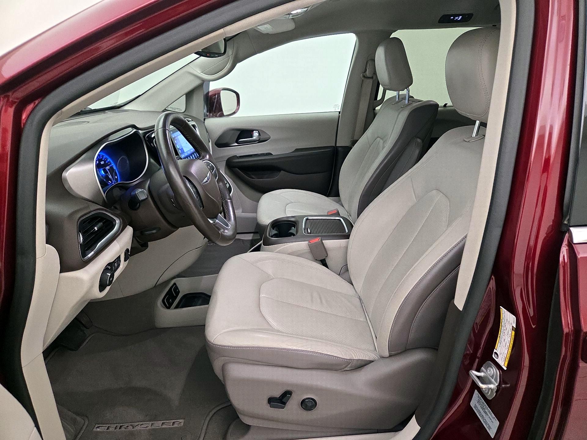 Thumbnail: 2017 Chrysler Pacifica - 11