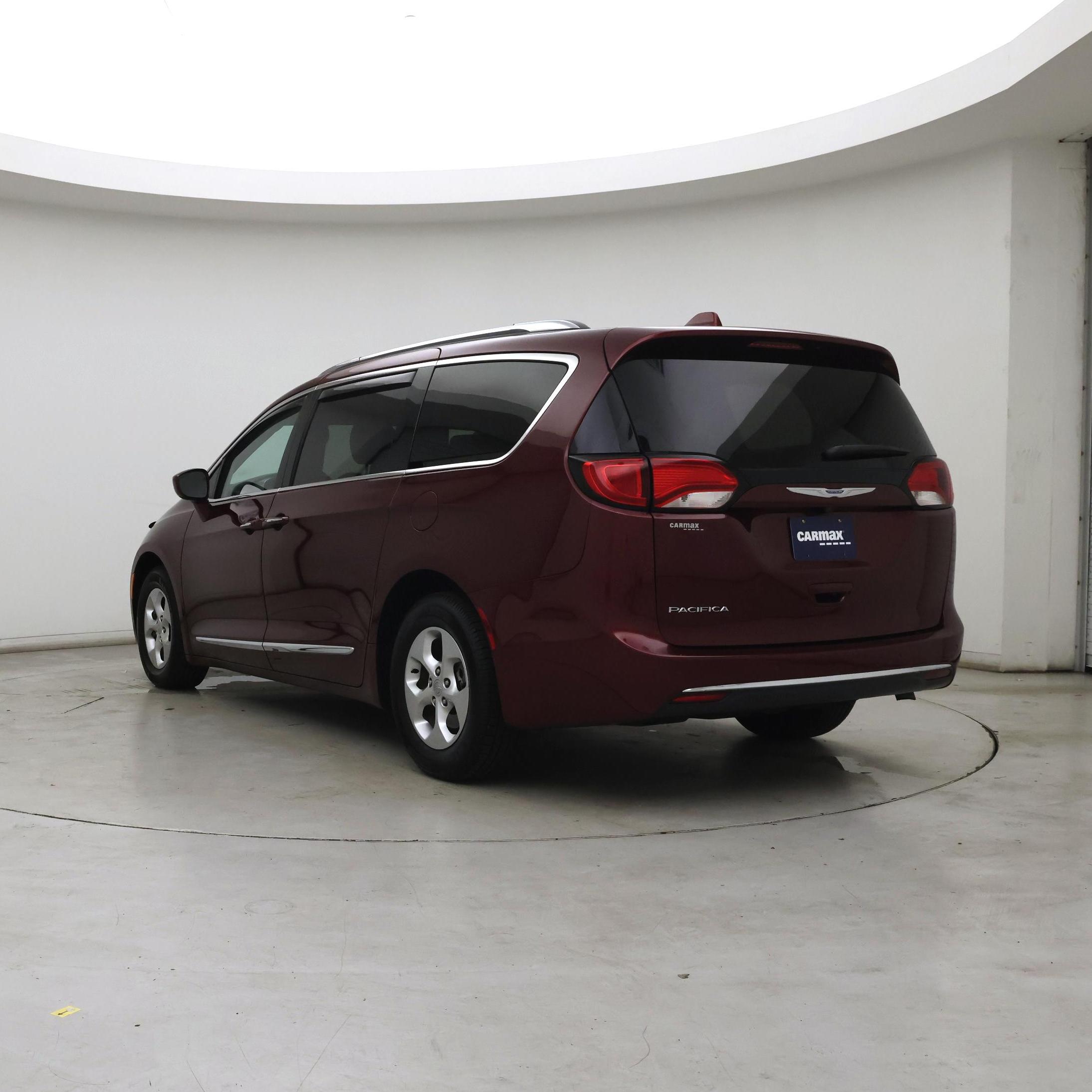 Thumbnail: 2017 Chrysler Pacifica - 2