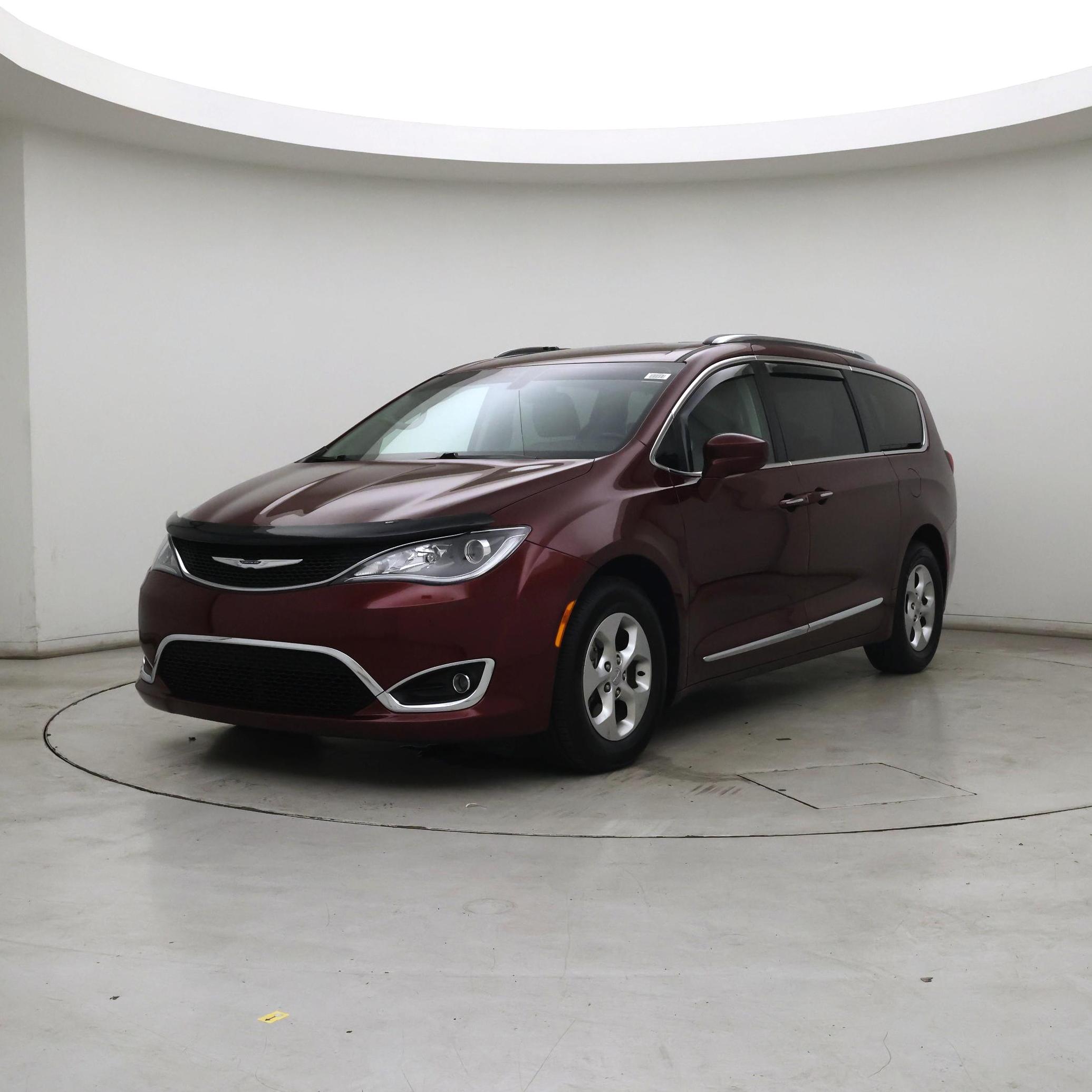 Thumbnail: 2017 Chrysler Pacifica - 4