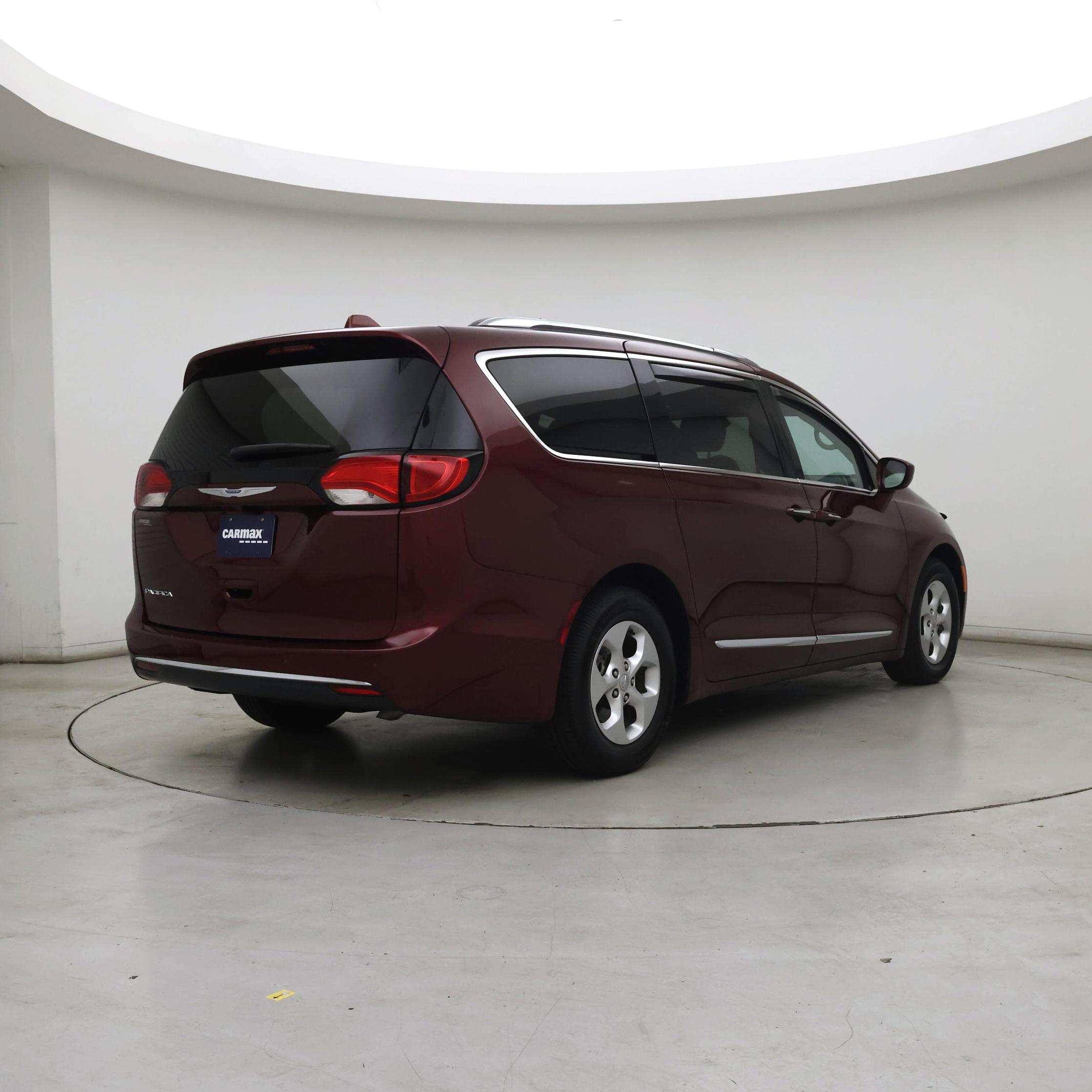 Thumbnail: 2017 Chrysler Pacifica - 8