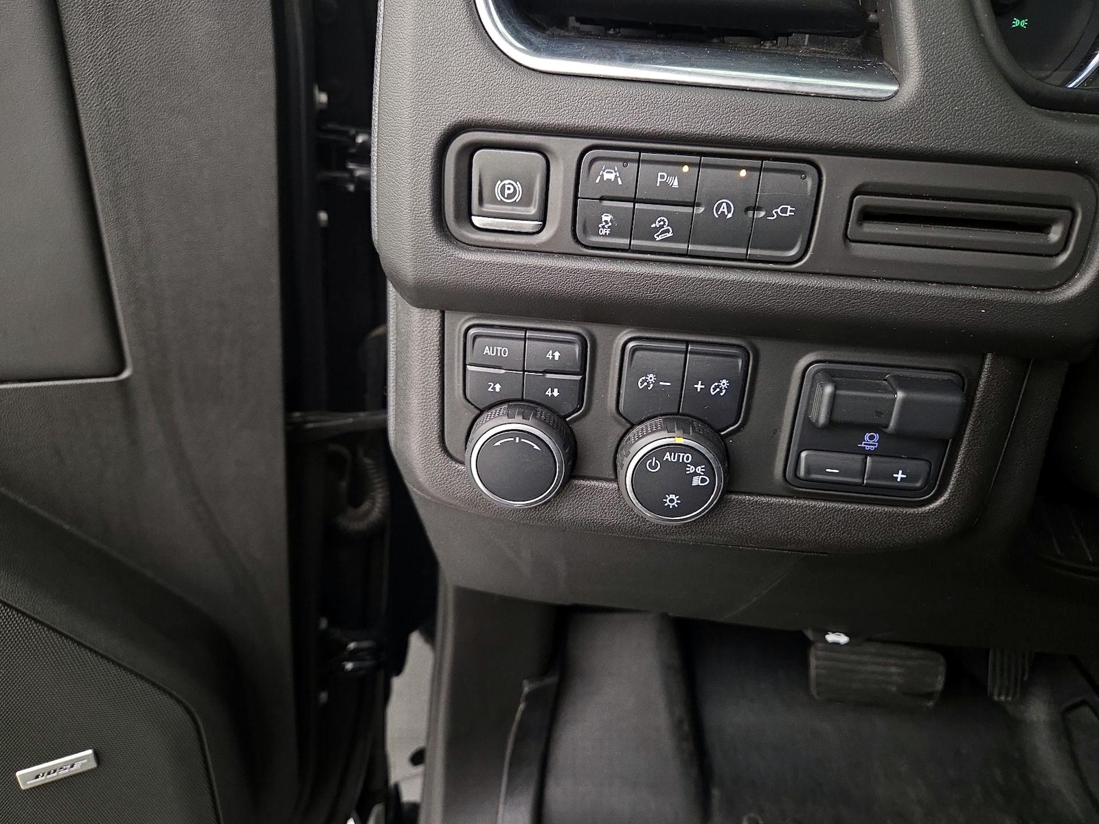2021 Chevrolet Suburban Z71 - Photo 14
