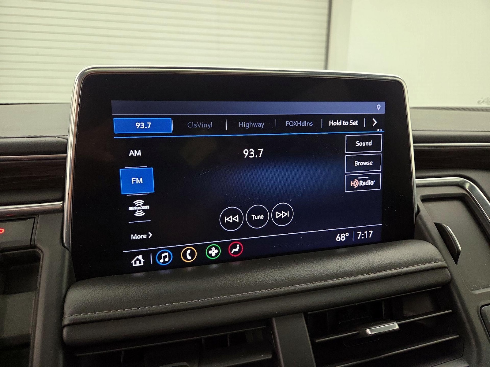2021 Chevrolet Suburban Z71 - Photo 16