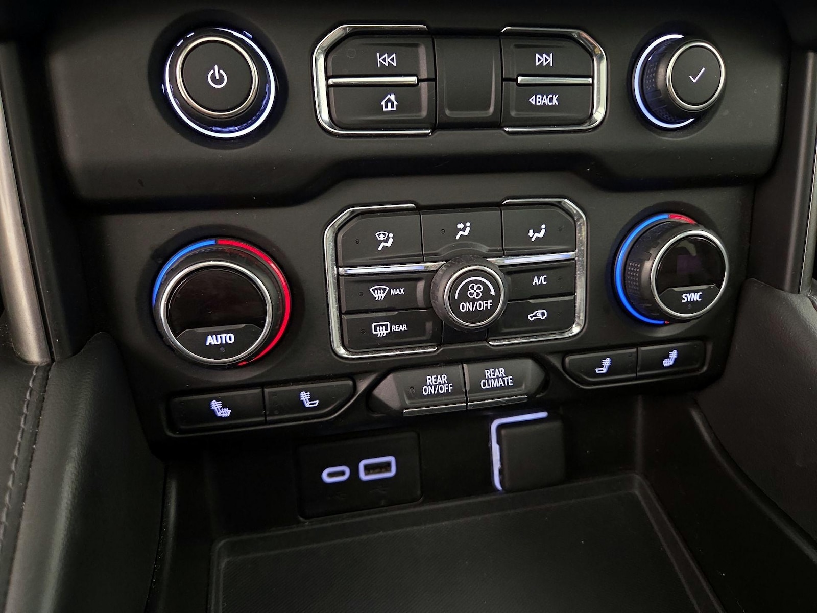 2021 Chevrolet Suburban Z71 - Photo 17