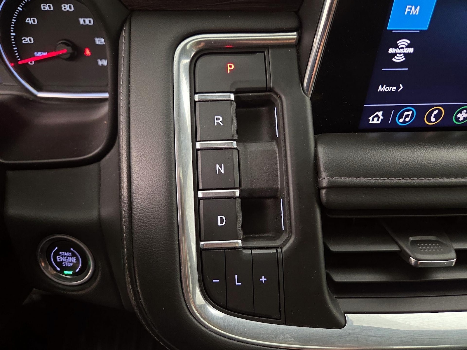 2021 Chevrolet Suburban Z71 - Photo 18