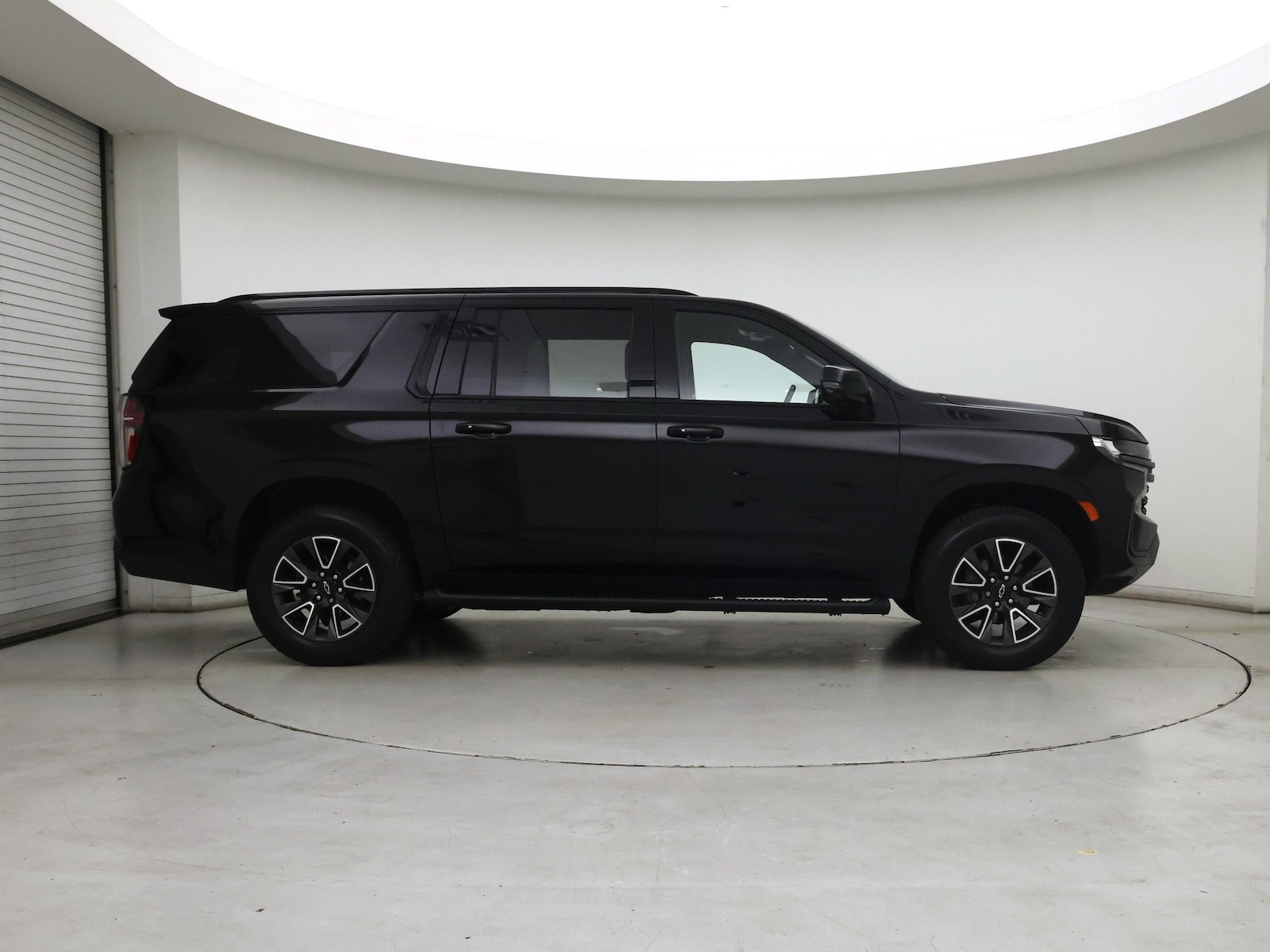 2021 Chevrolet Suburban Z71 - Photo 8