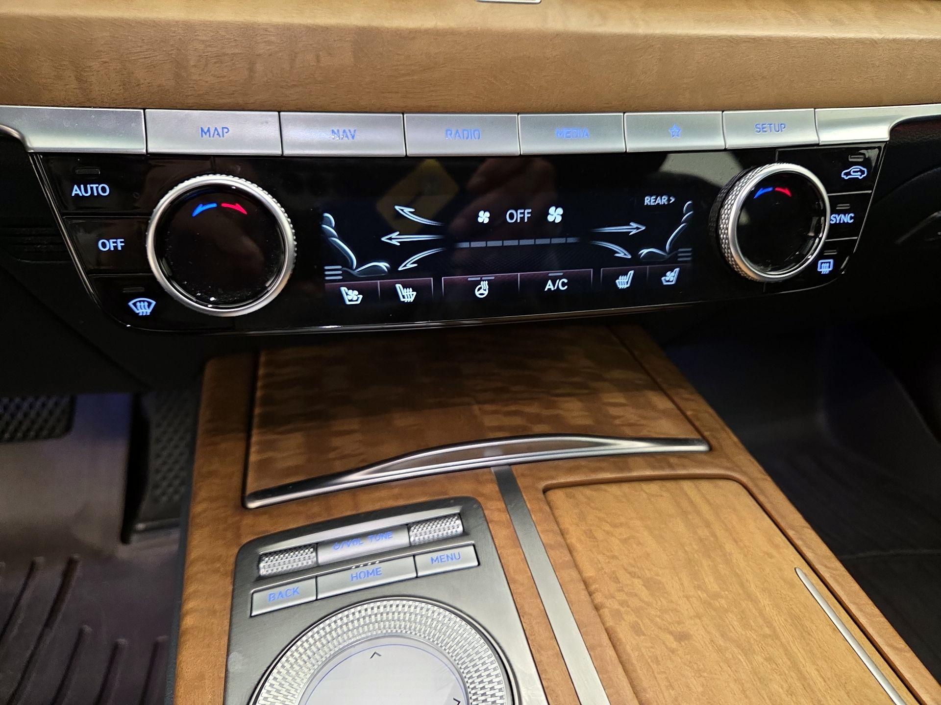 Thumbnail: 2021 Genesis G80 - 16