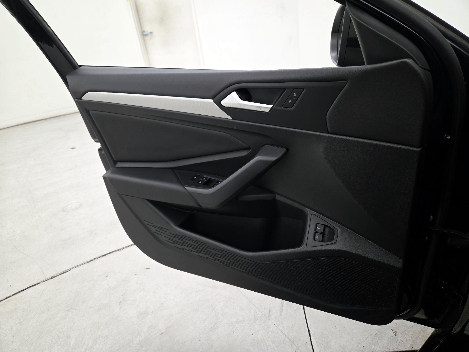 Thumbnail: 2021 Volkswagen Jetta - 12