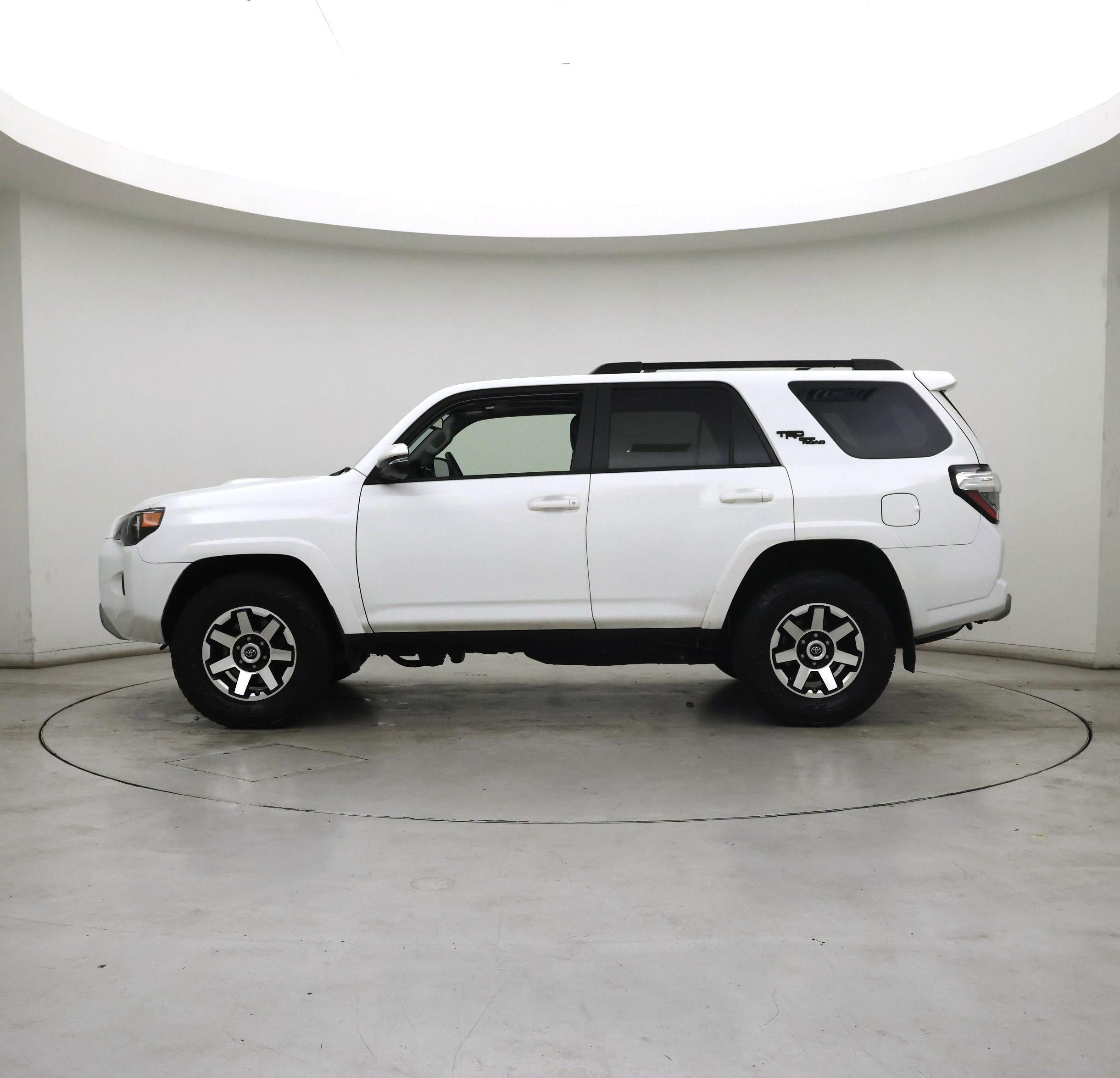 Thumbnail: 2020 Toyota 4Runner - 3