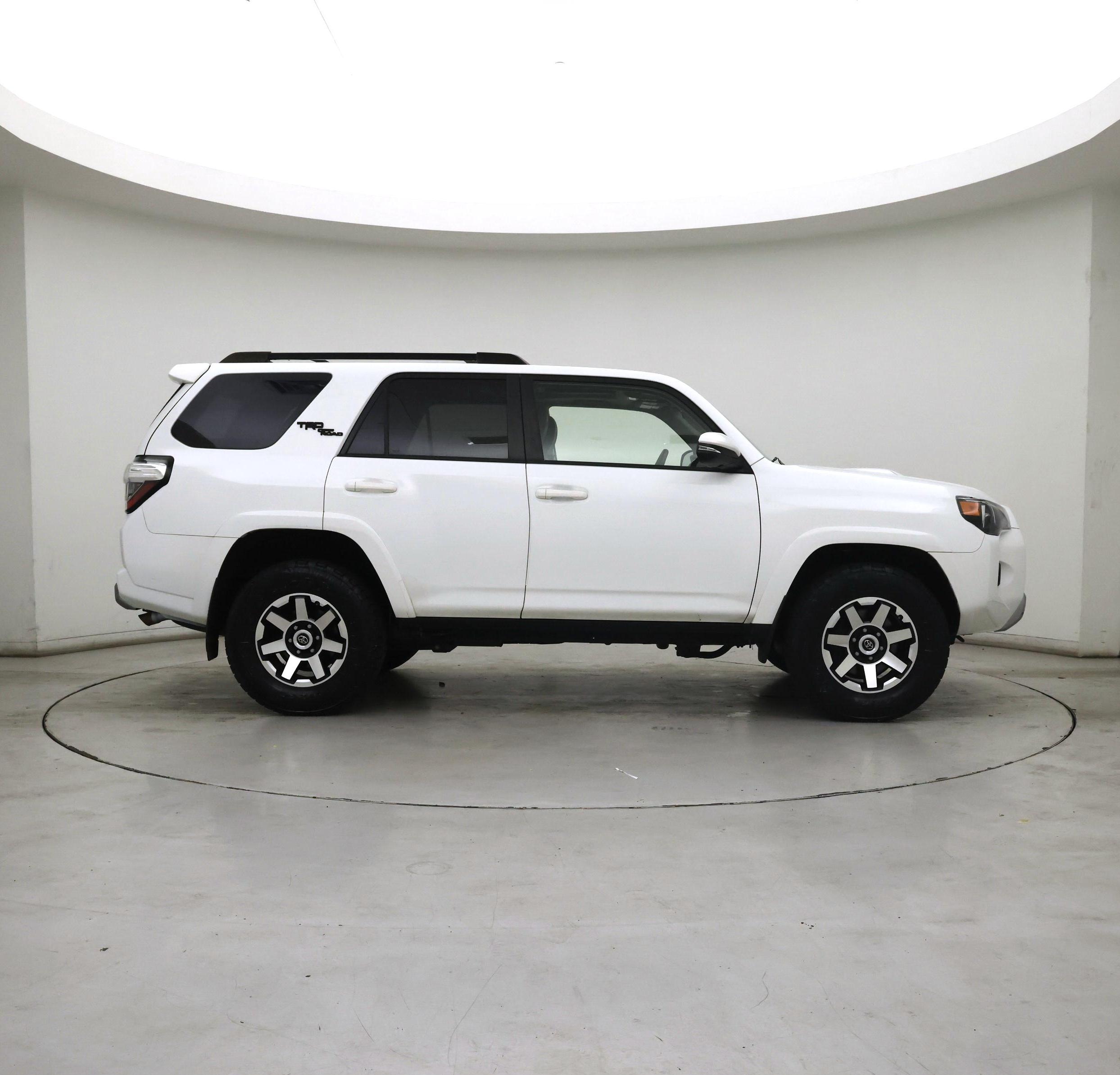 Thumbnail: 2020 Toyota 4Runner - 7